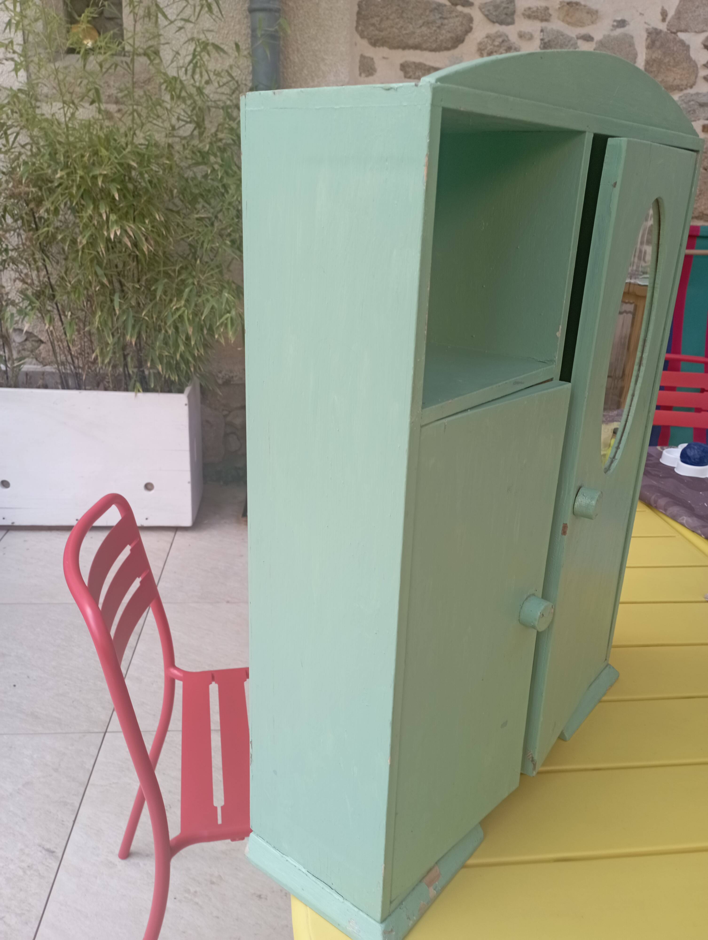 Vintage doll wardrobe