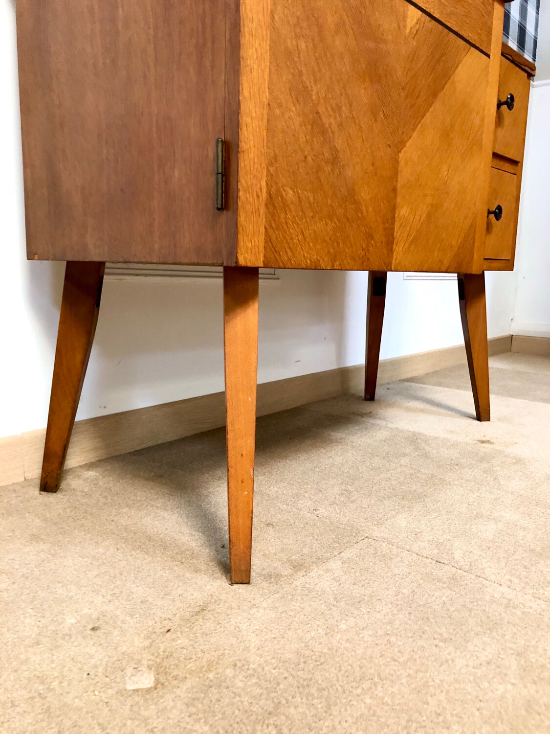 Scandinavian storage unit