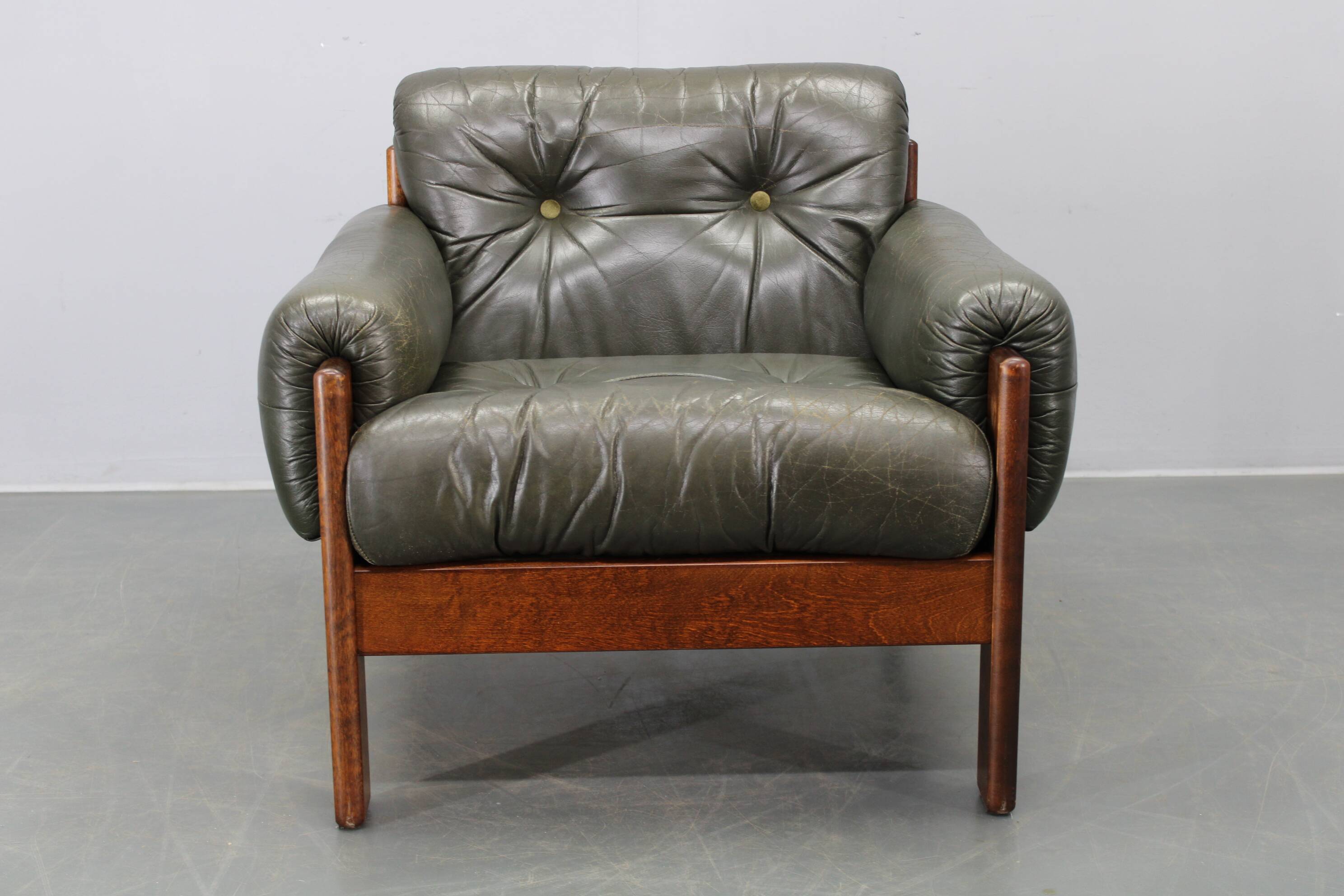 Fauteuil en cuir vert des années 70, Tchécoslovaquie.