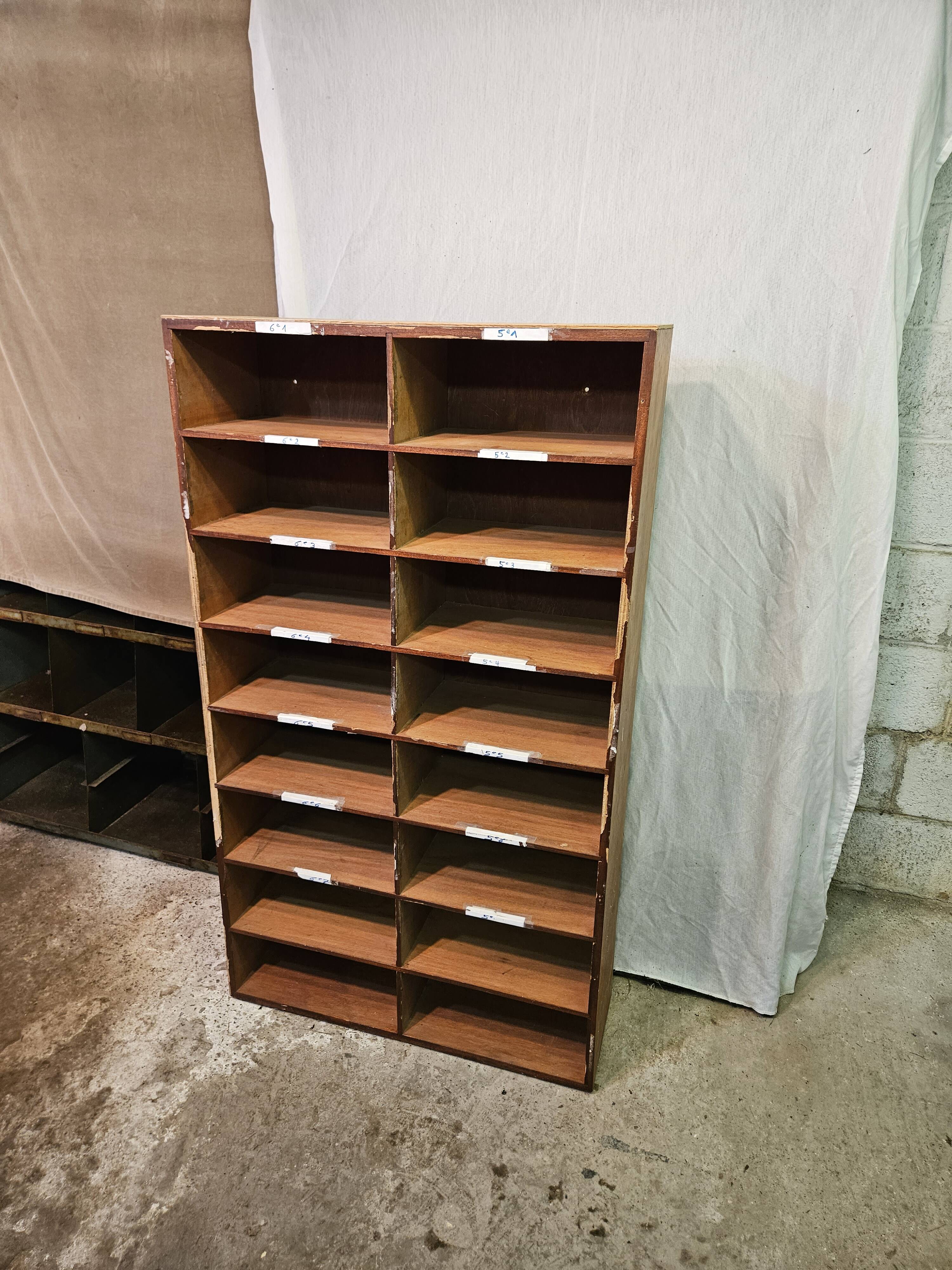 Meuble casier en bois 1960