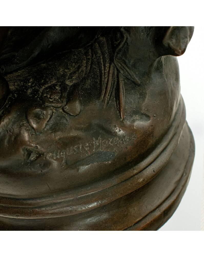 Bronze statue of two children carrying a bouquet of flowers, signed Auguste Moreau (1834-1917)