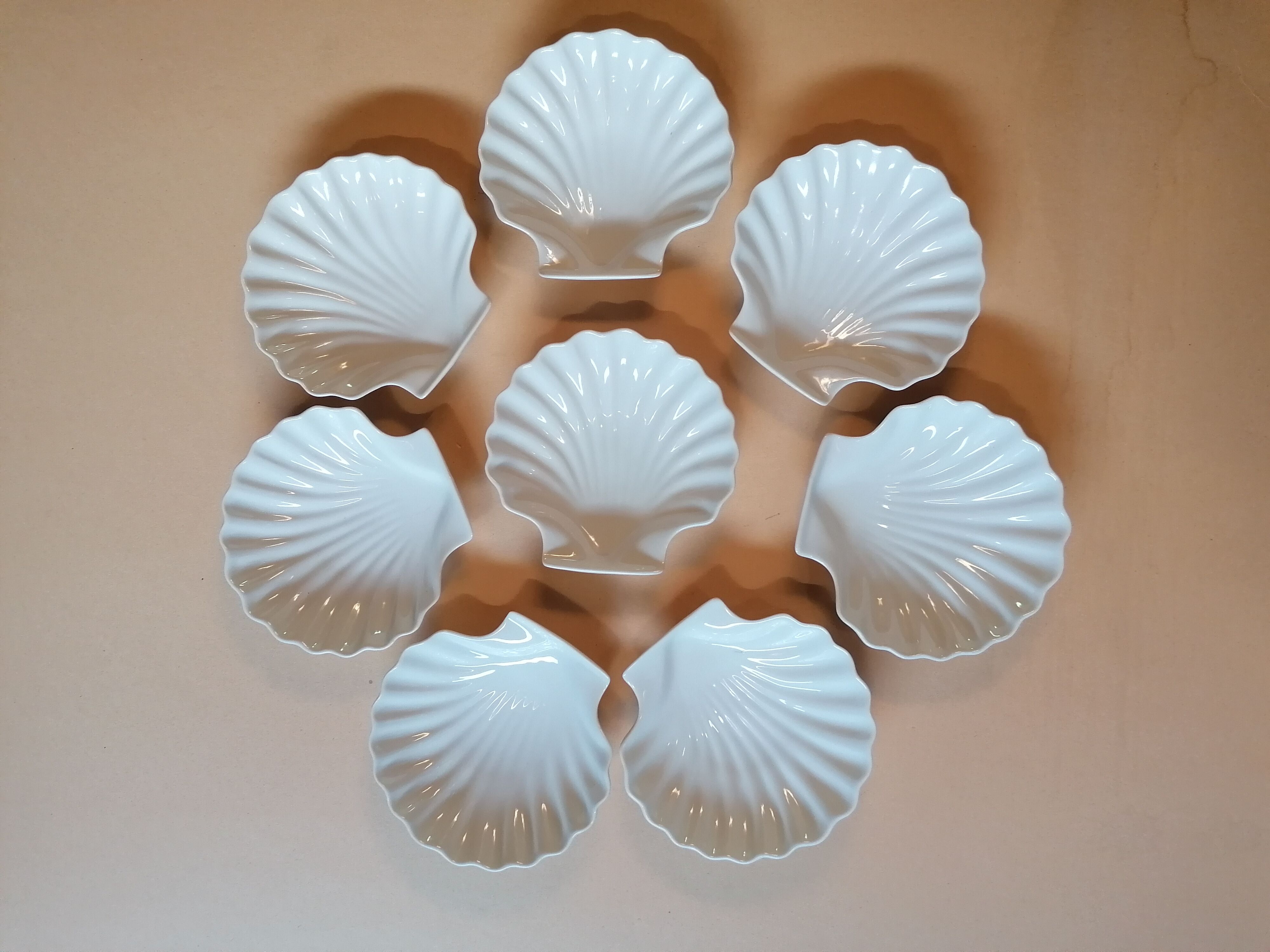 Limoges 8 scallops in white porcelain