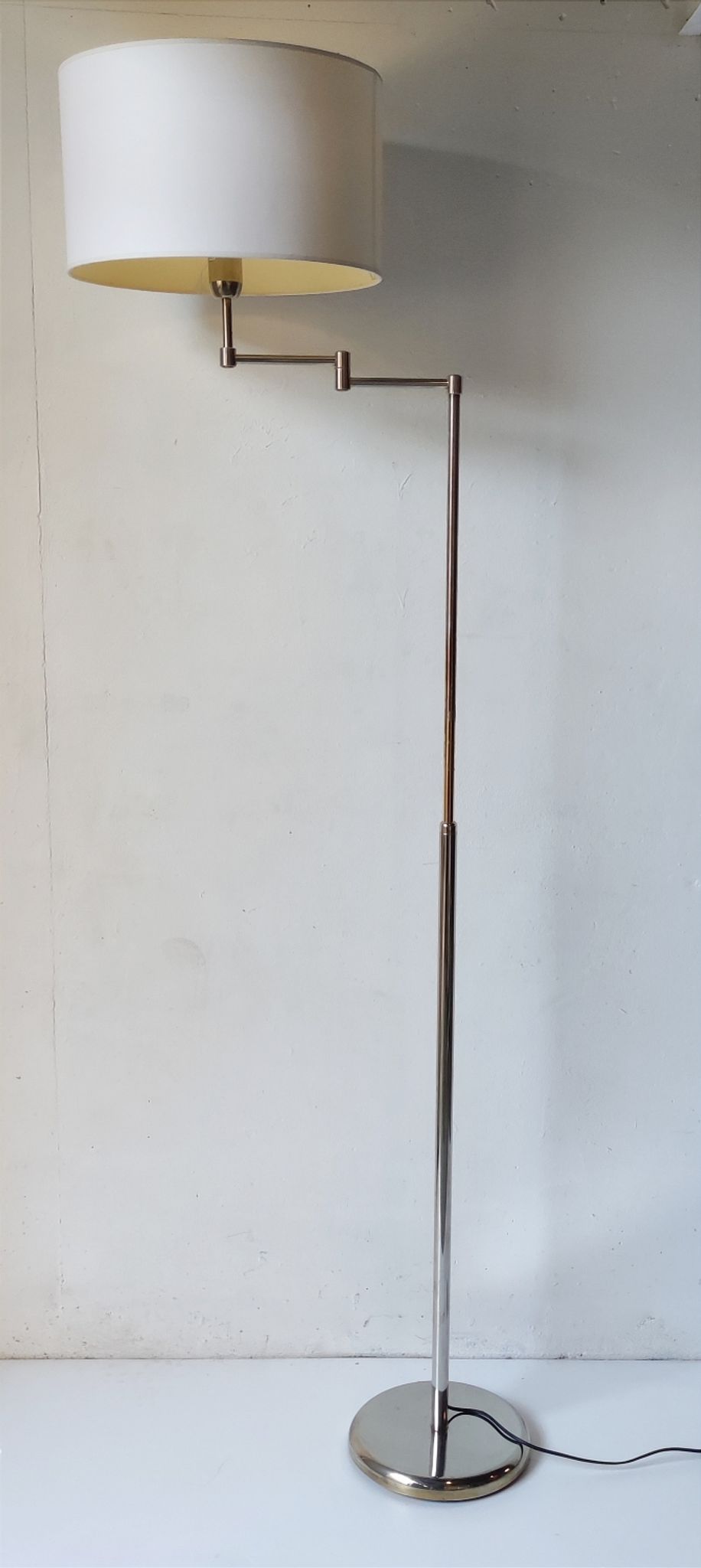 Articulated reading floor lamp from the 80s
