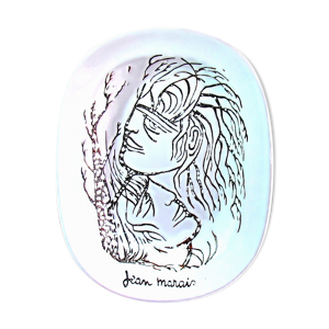 Plat en faïence blanche visages par Jean marais