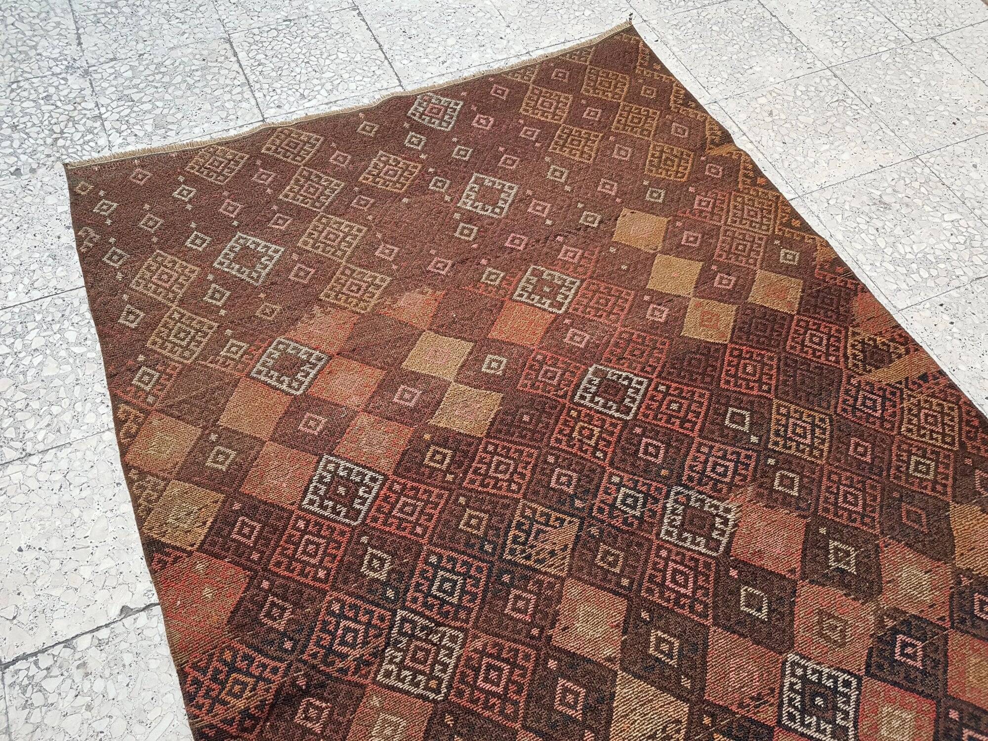Vintage handmade Turkish rug 128x190 cm