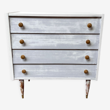 White chest of drawers