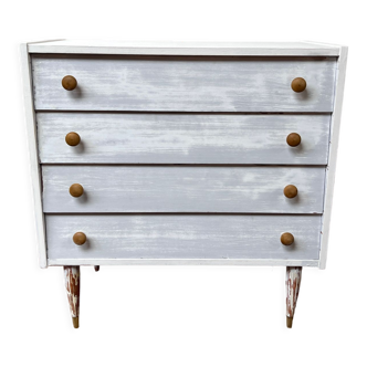 White chest of drawers