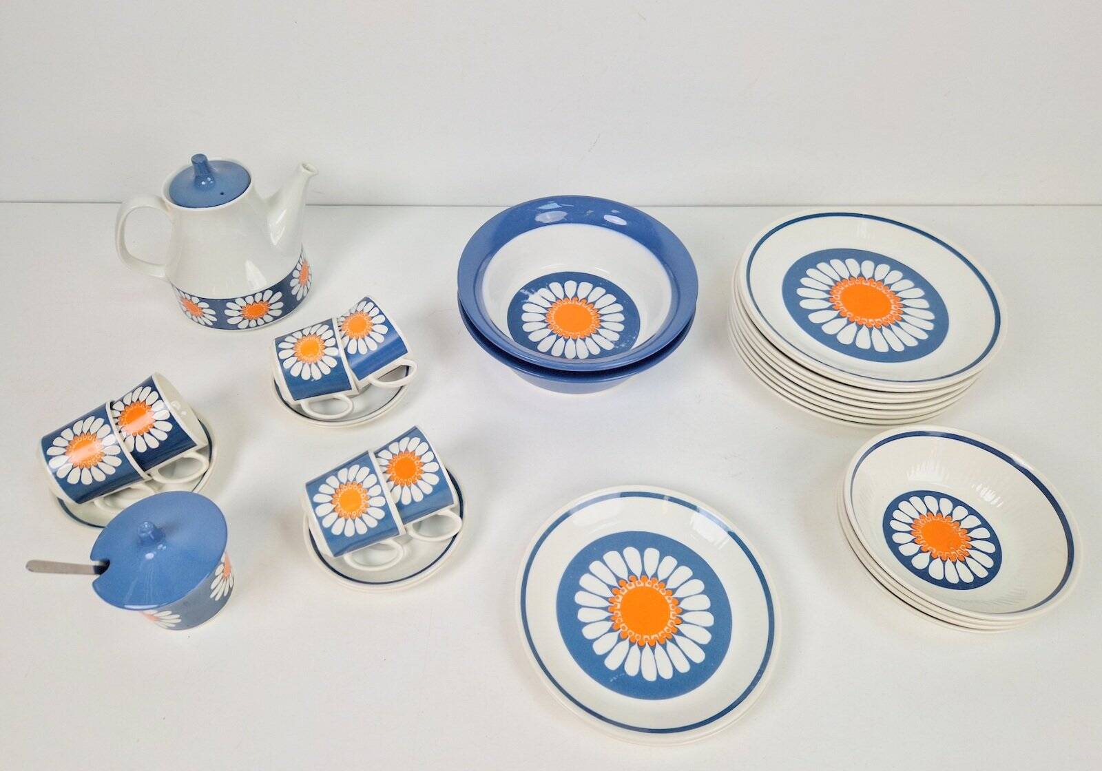 Daisy Turi Tableware from Figgjo Flint, Norway, 1960s, Set of 24