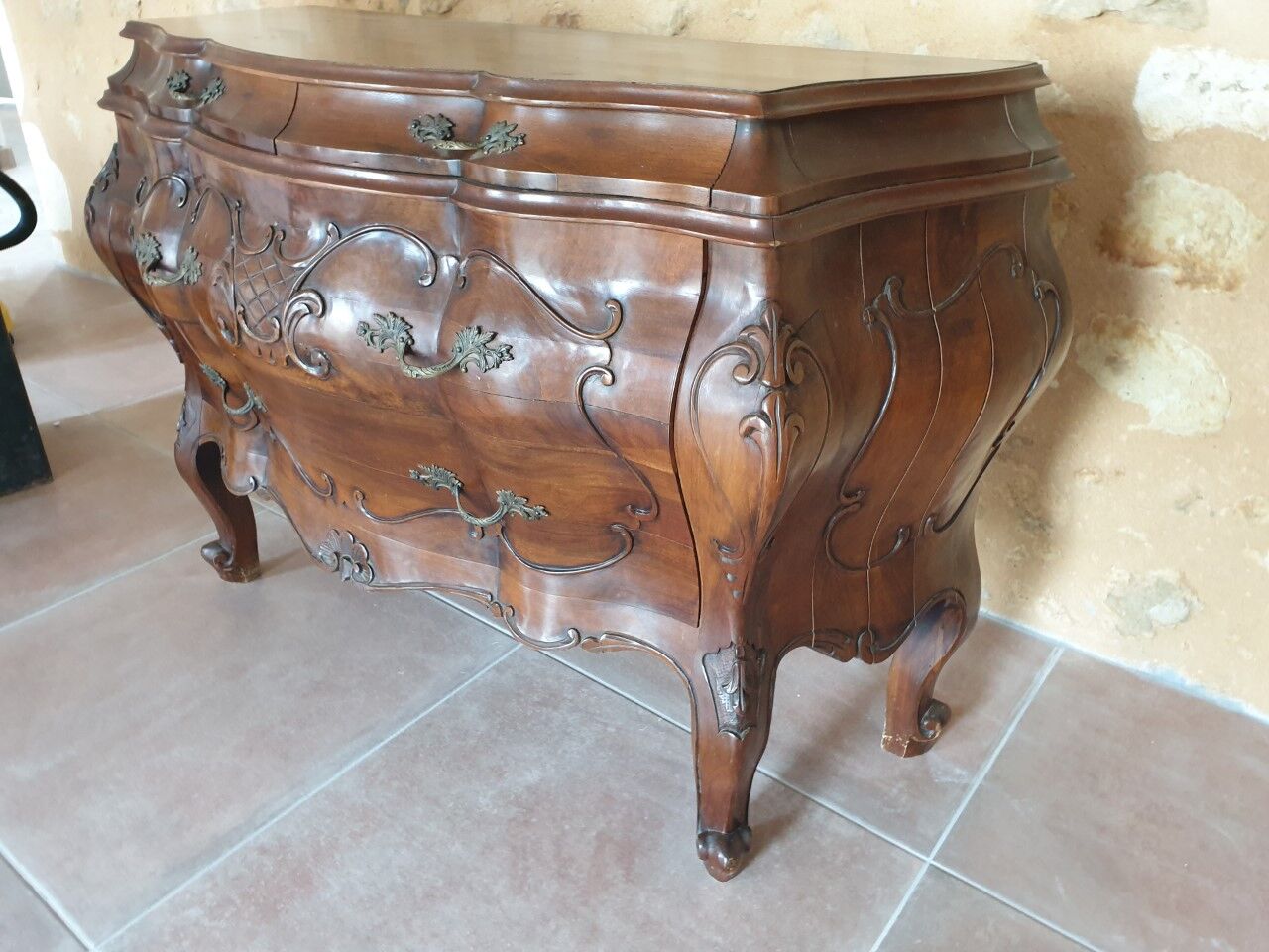 Louis XV-style commodity