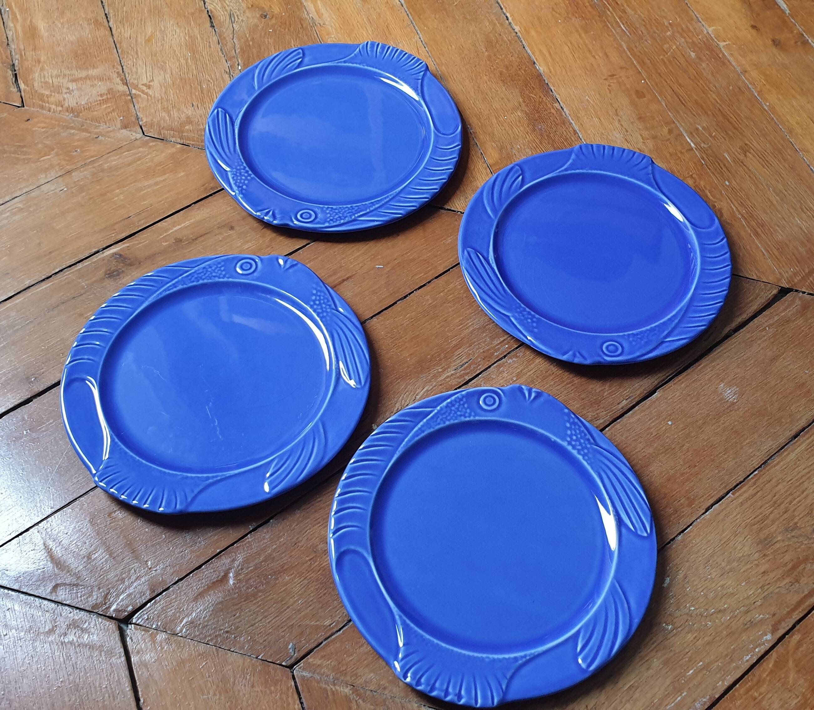Lot 4 blue "Fish" plates