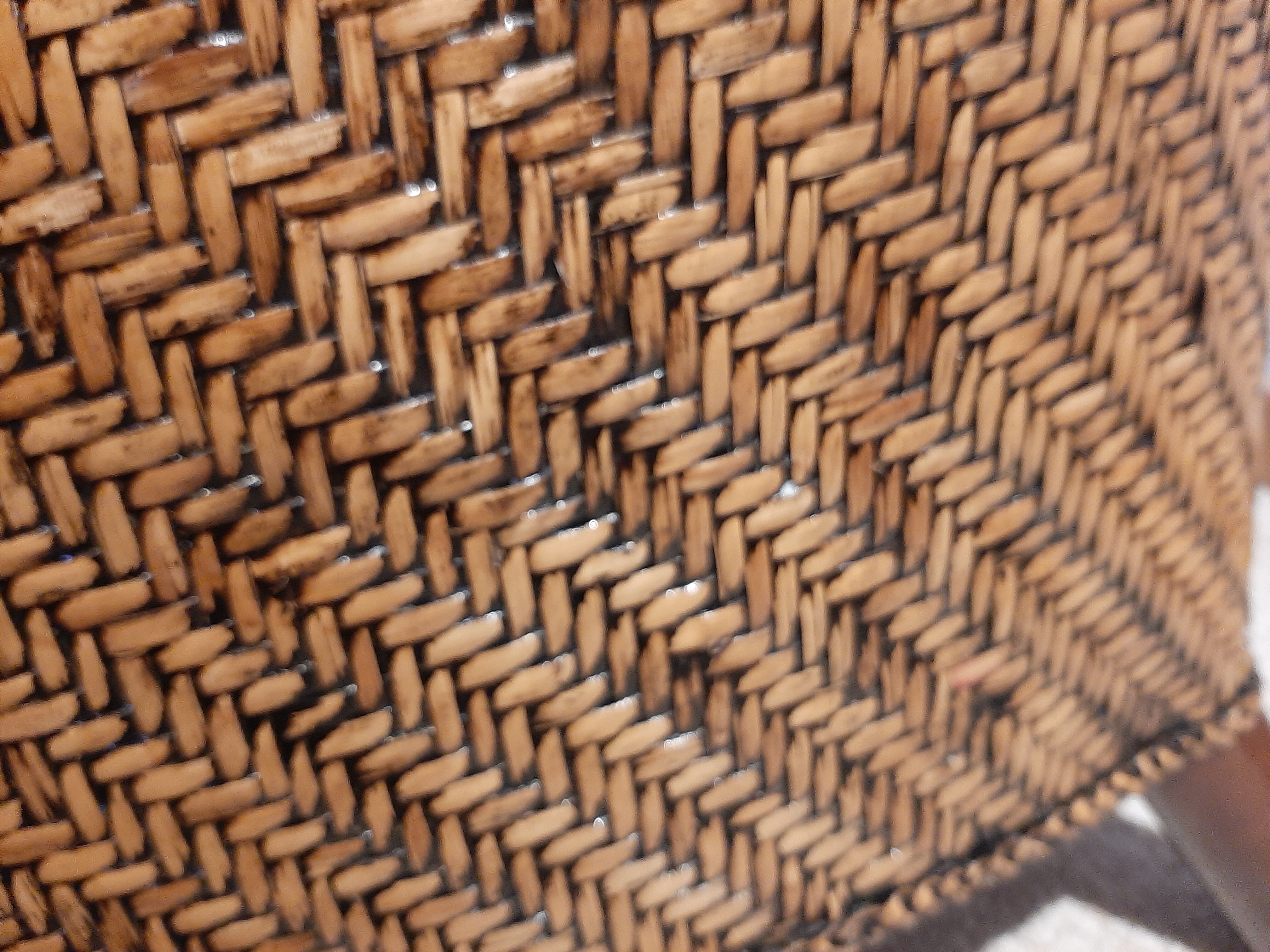 Fauteuil rotin tressé et bois exotique