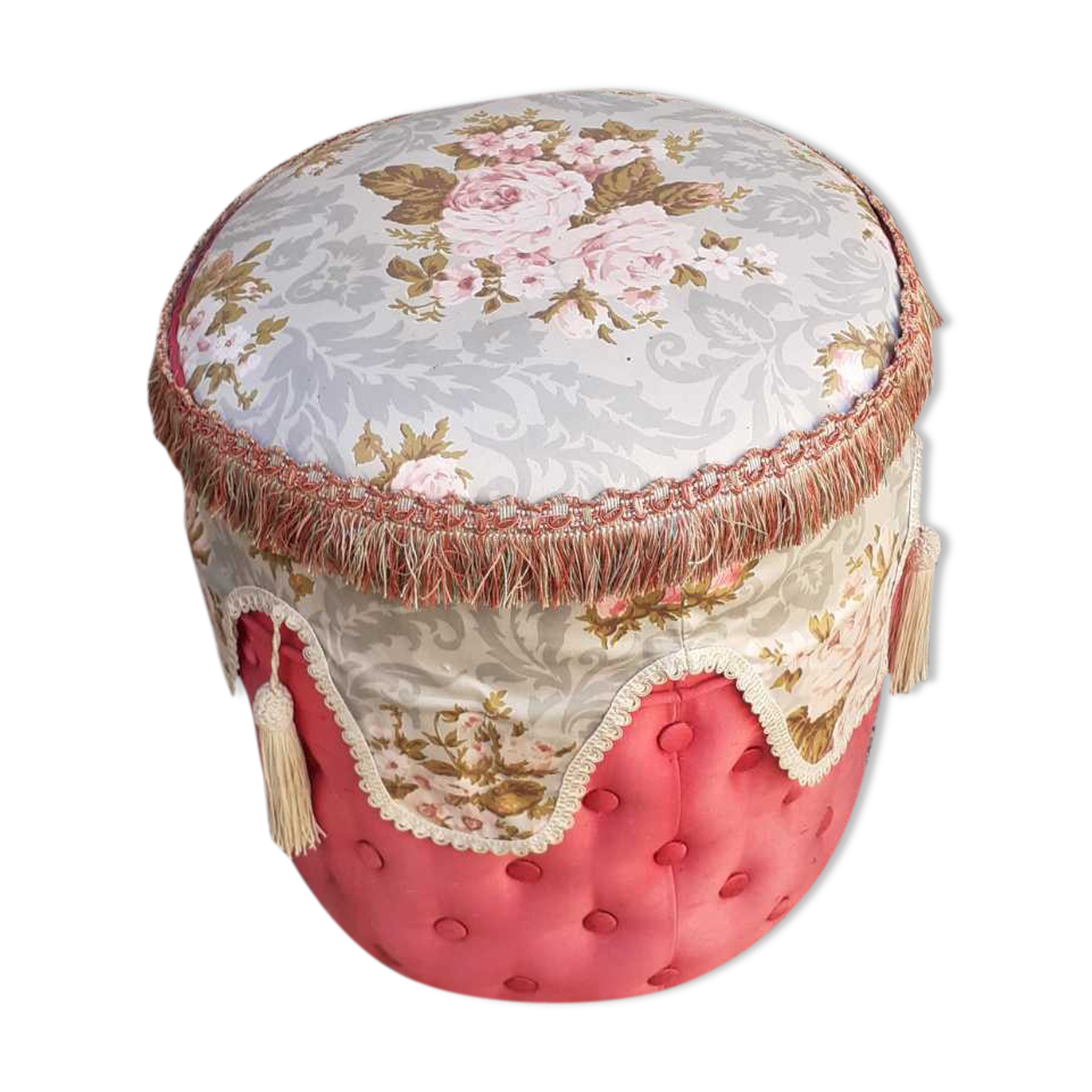 Pouf in boudoir style