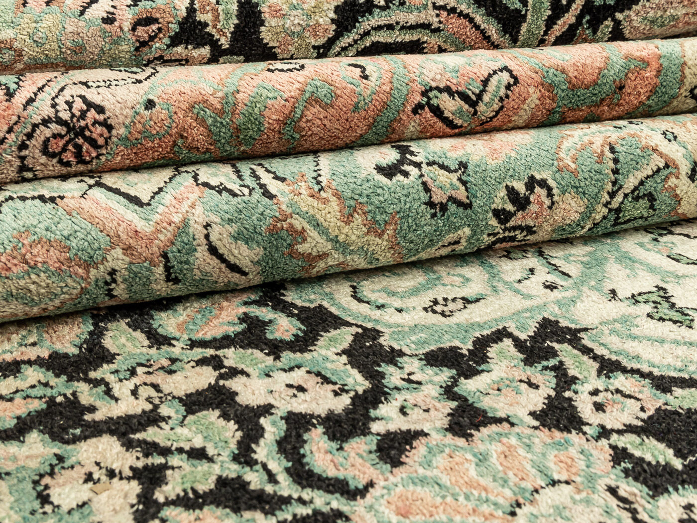 1960s carpet, 240 x 335