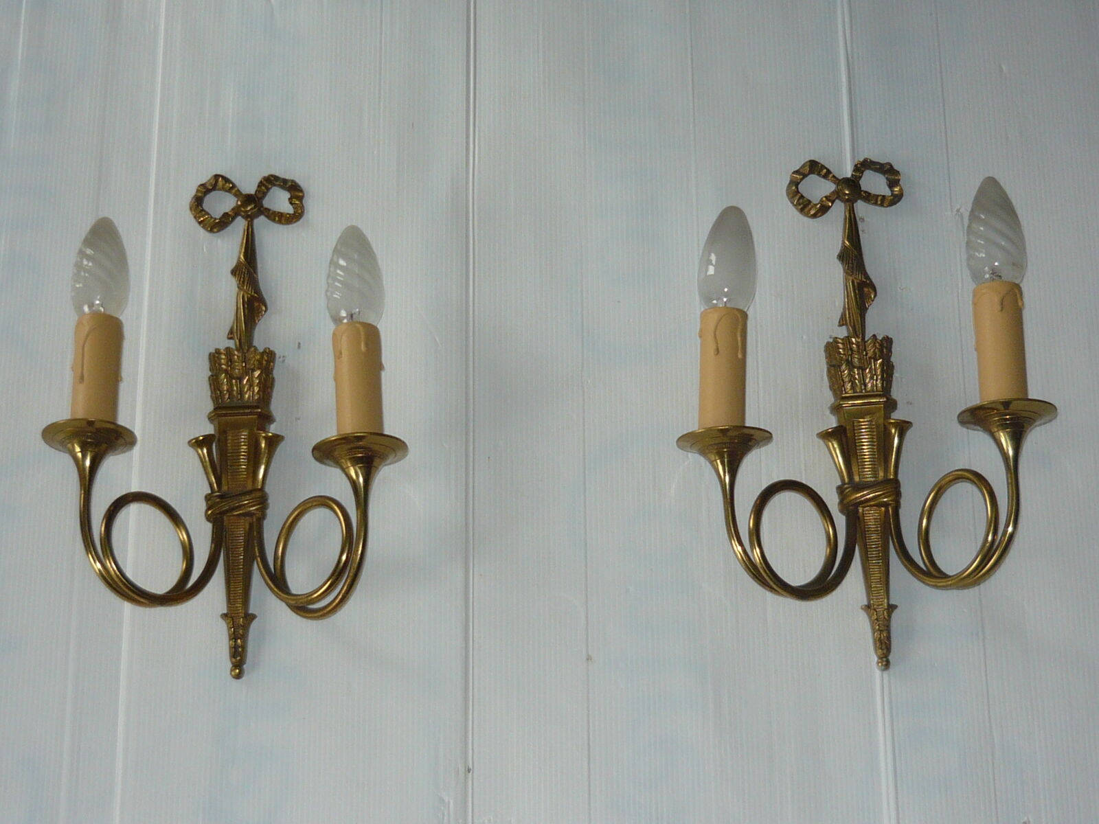 Pair of wall lamps Louis XVI hunting horn bronze dore