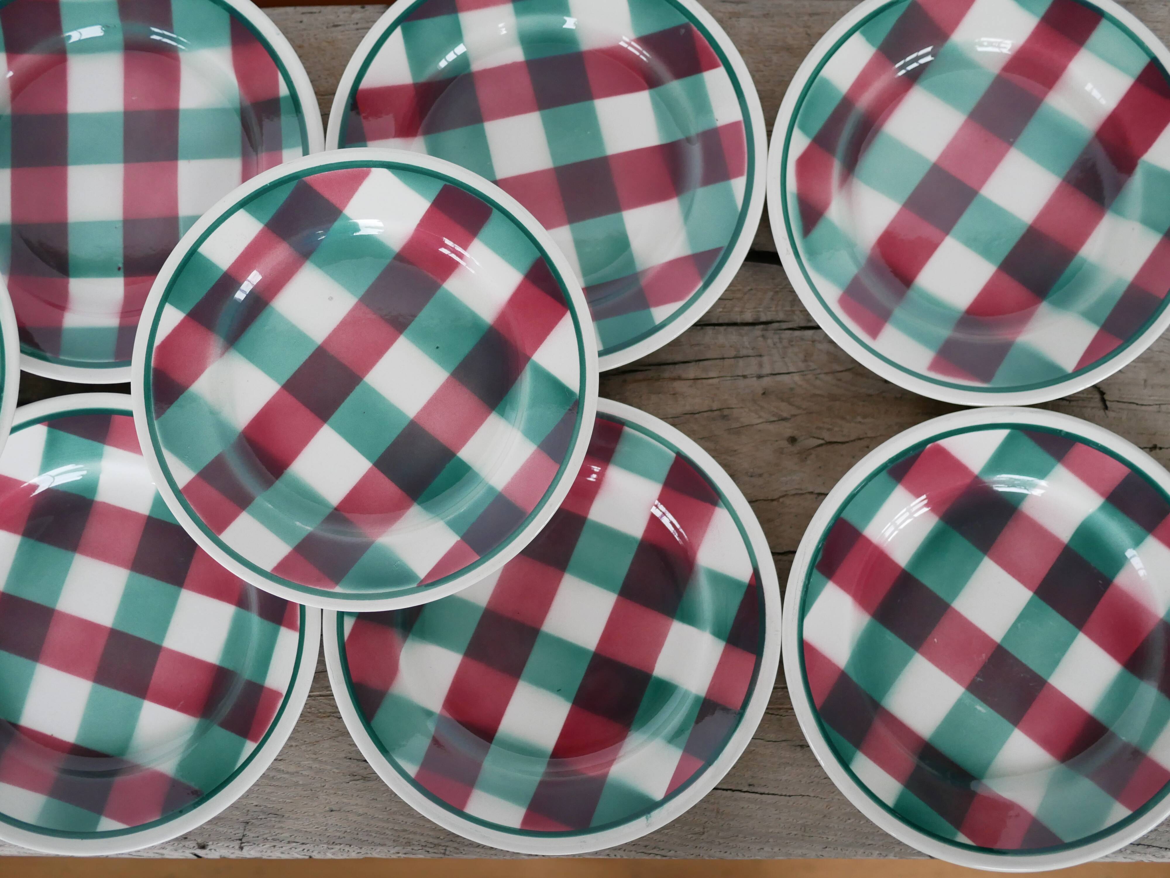 Série de 12 assiettes à dessert vintage en céramique par la Faïencerie Nouvelle, Givors France