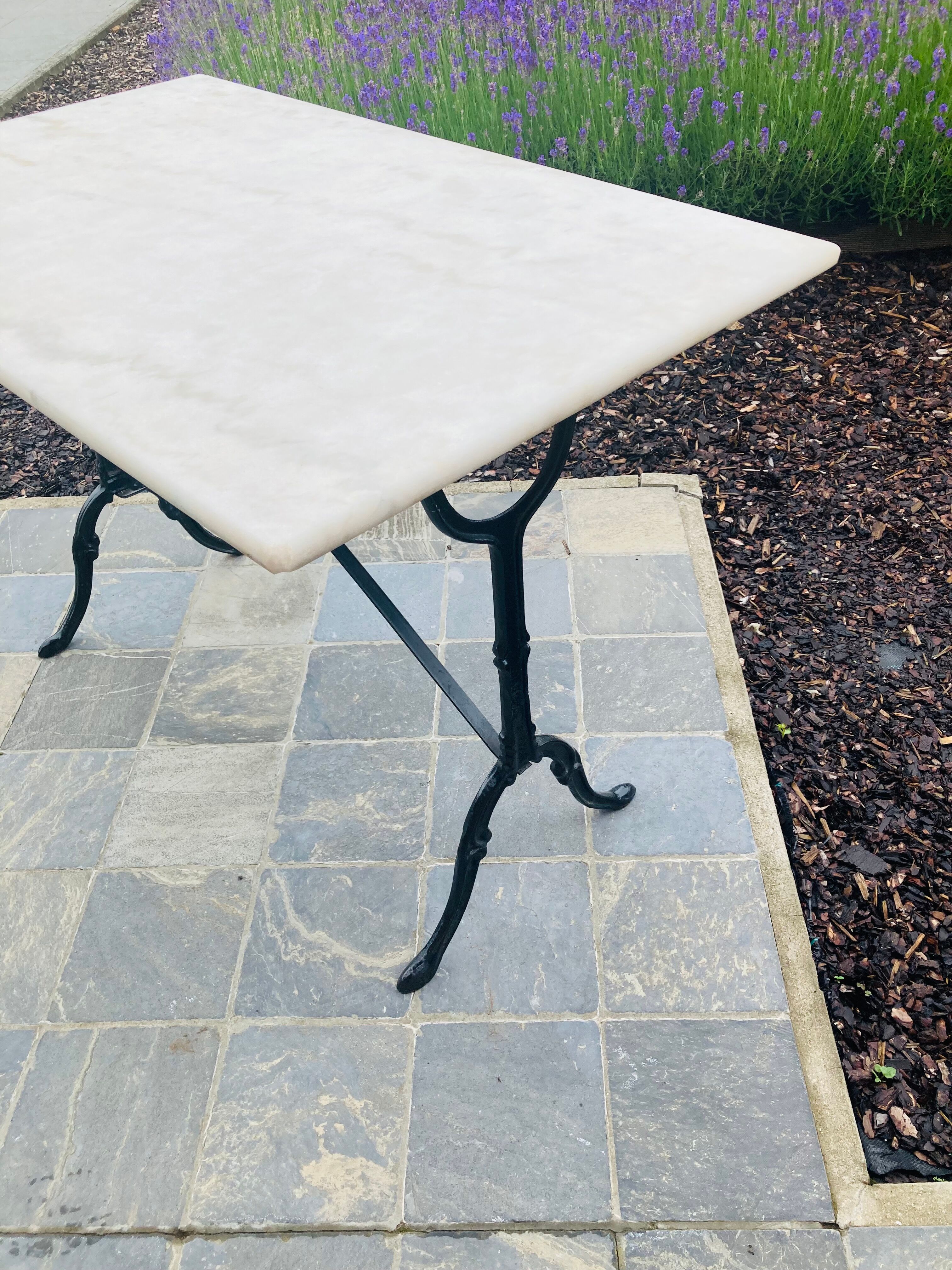 Table bistrot en marbre de carrare
