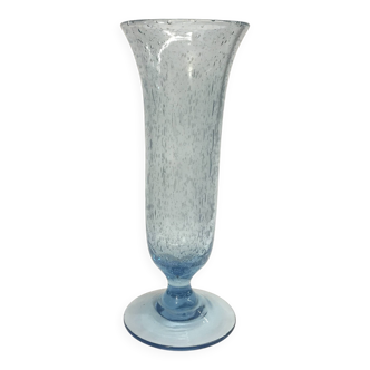 Vase en verre bullé bleu