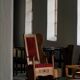 Antique English rocking chair in wood with red velvet upholstery, 19th century.