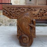 Important Indonesian bench in carved wood, Early 20th century