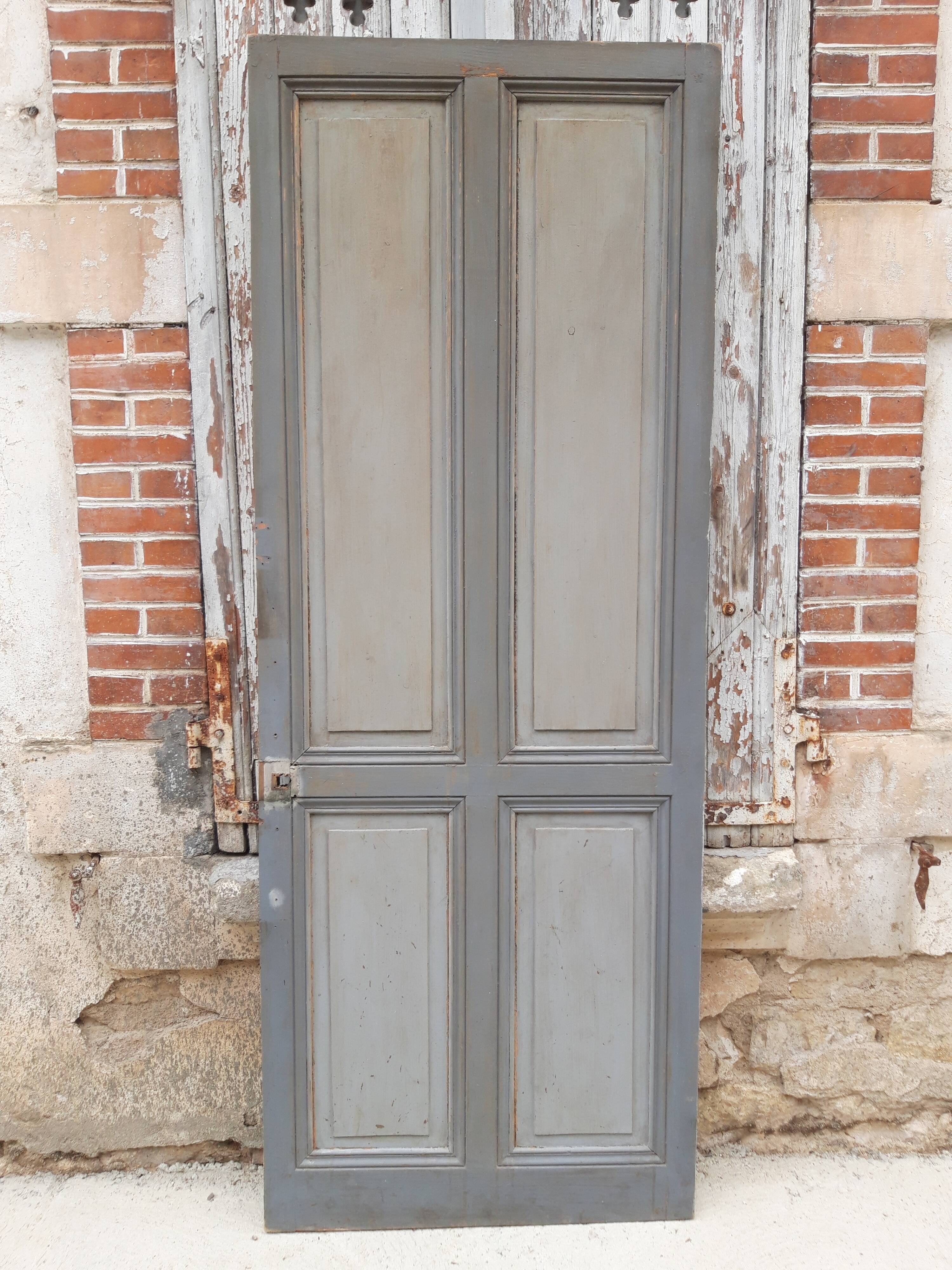 Ancienne porte de communication moulurée