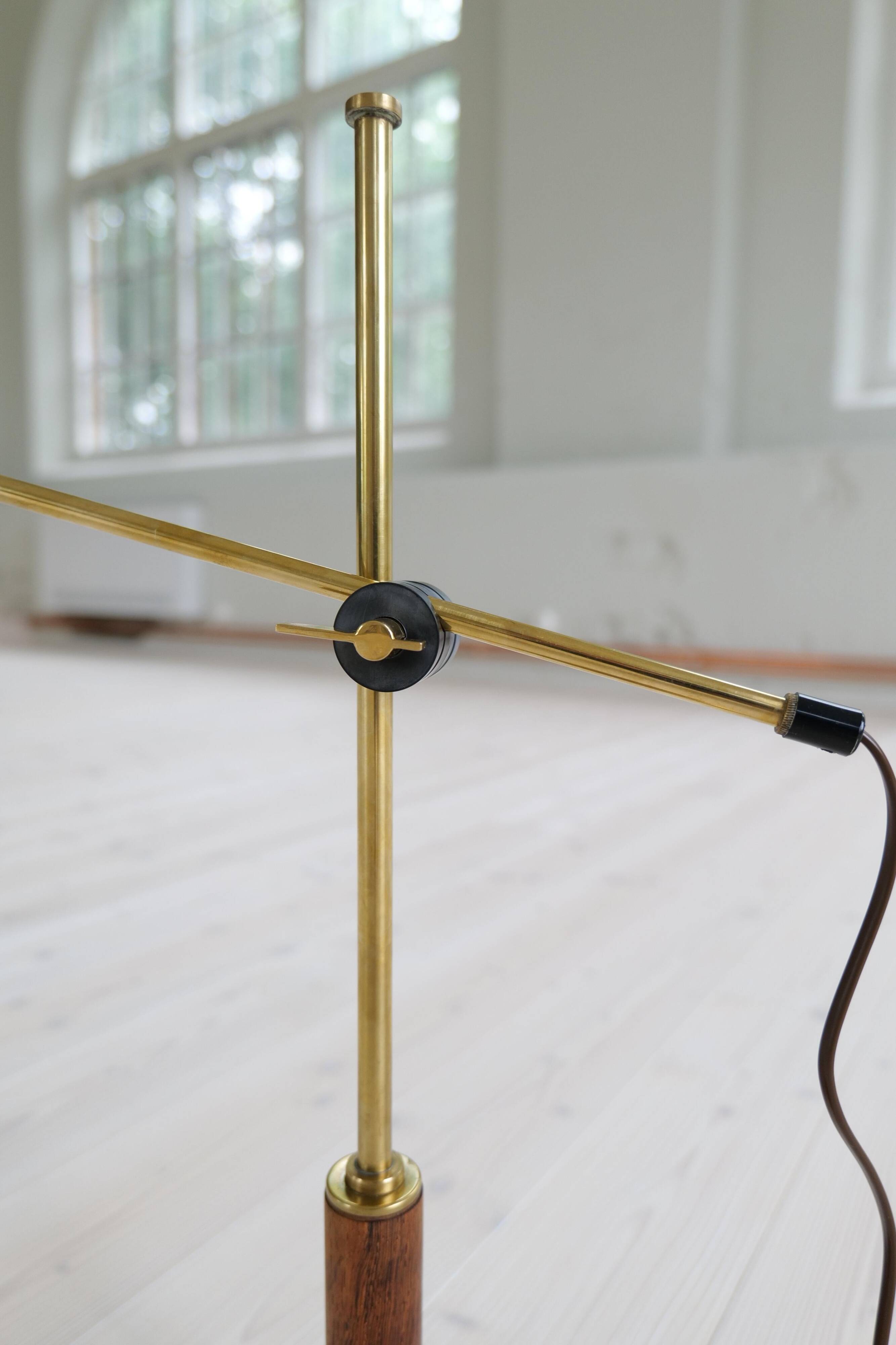 Mid-century modern table lamp in brass and walnut, rare by Einar Bäckström, Sweden.