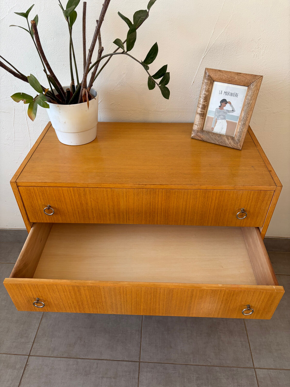 Lovely vintage chest of drawers from the 1960s.