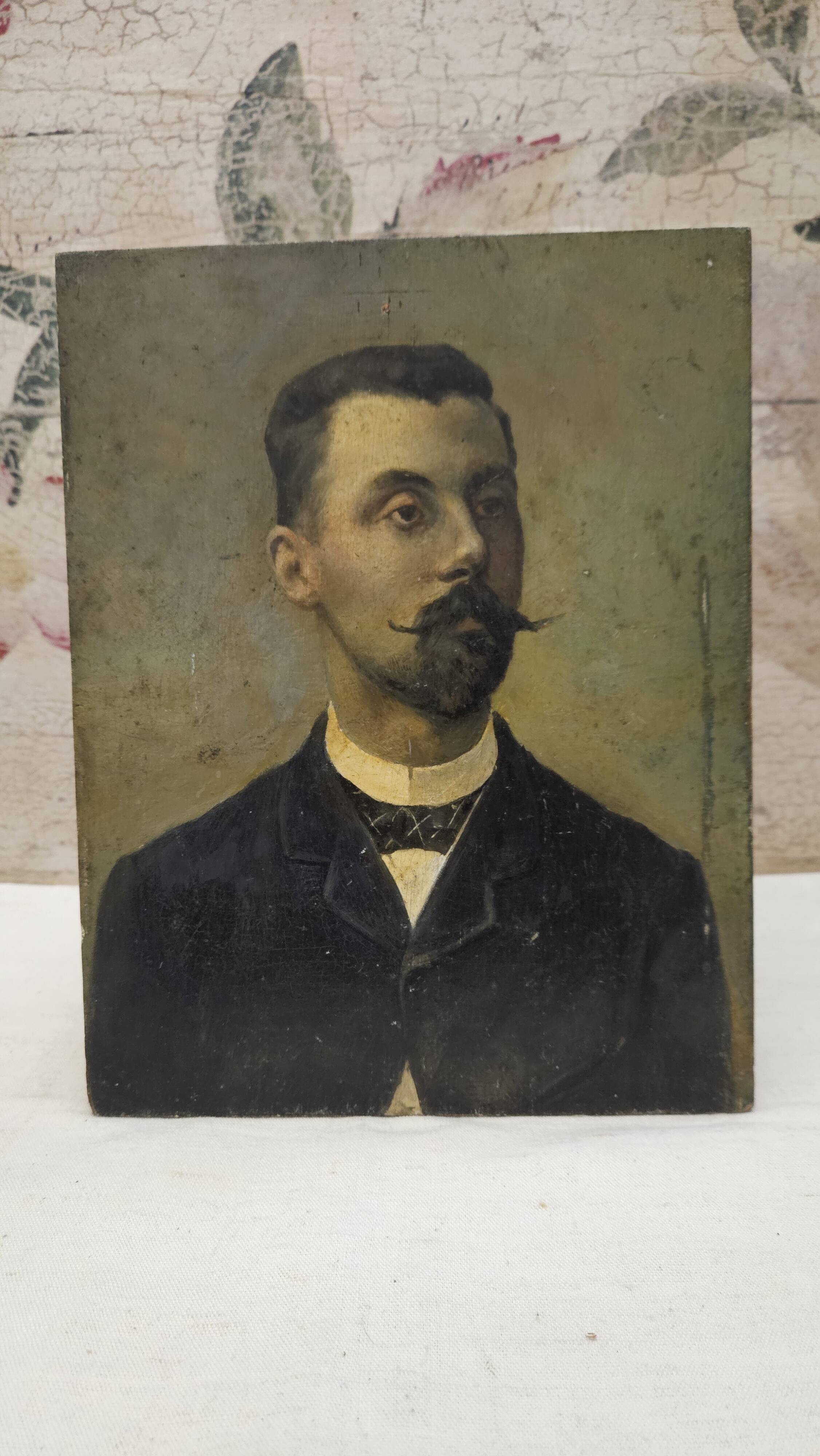Portrait huile sur panneau - Homme à la moustache