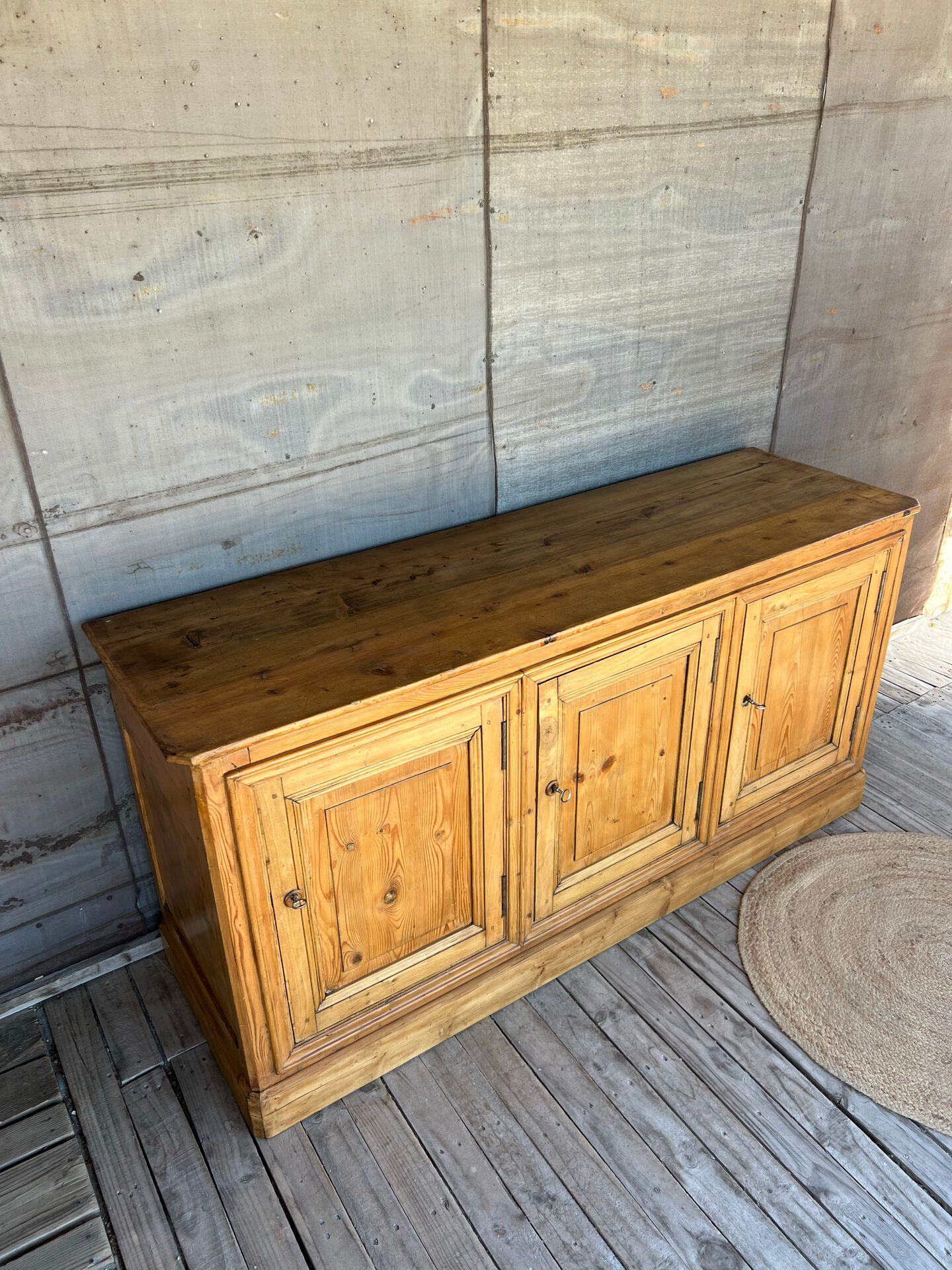 Three-door buffet