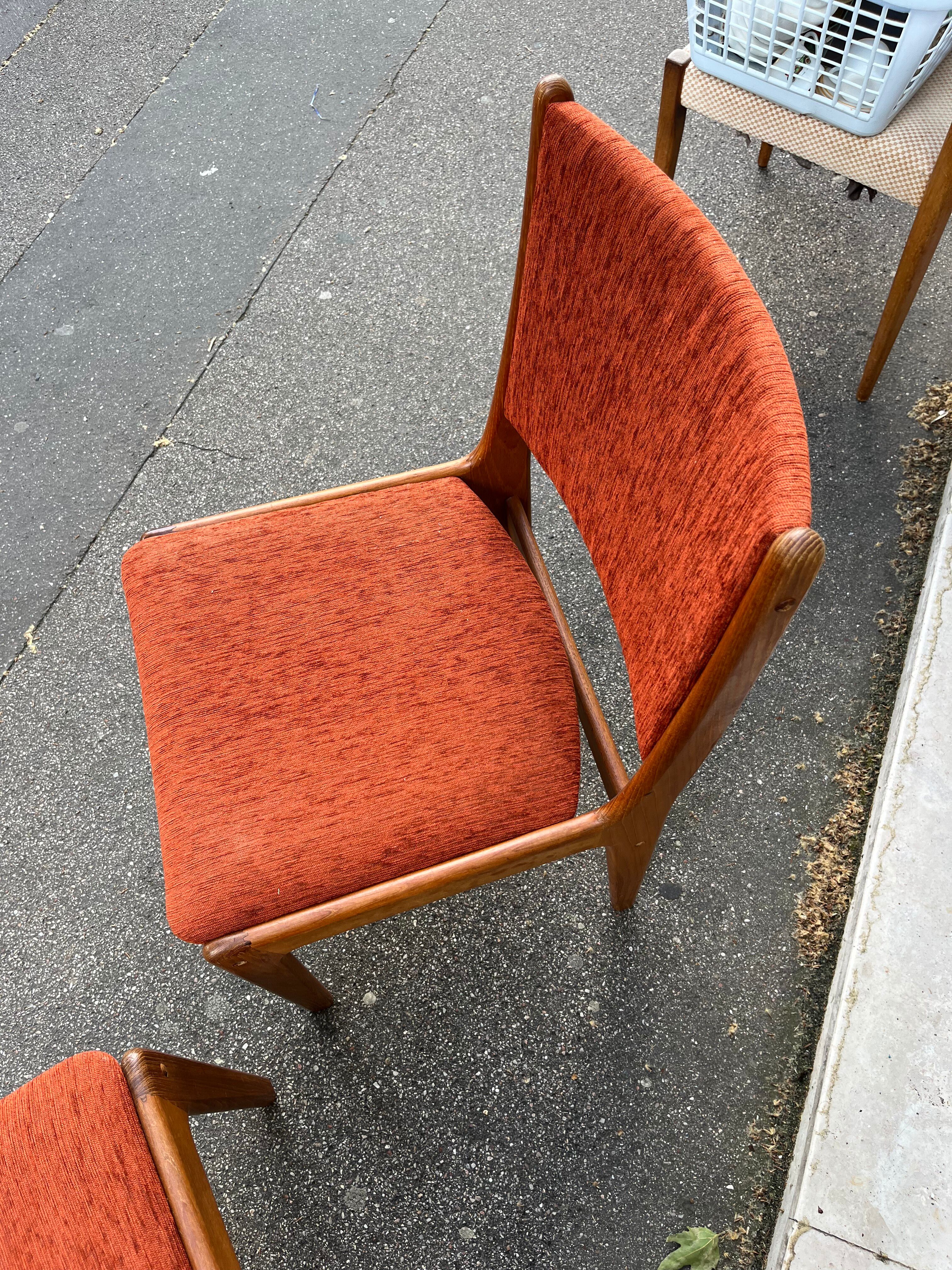 Pair of Scandinavian chairs in solid teak from the 1970s.
