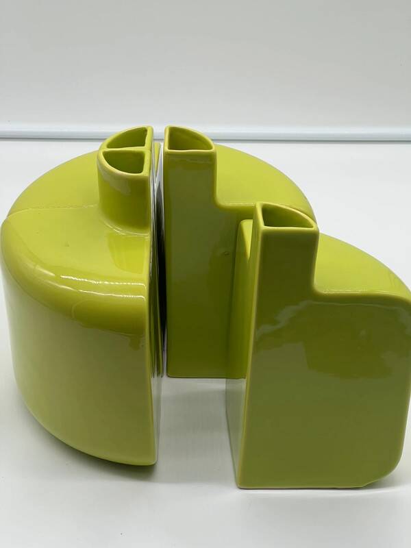 Vase design en céramique verte