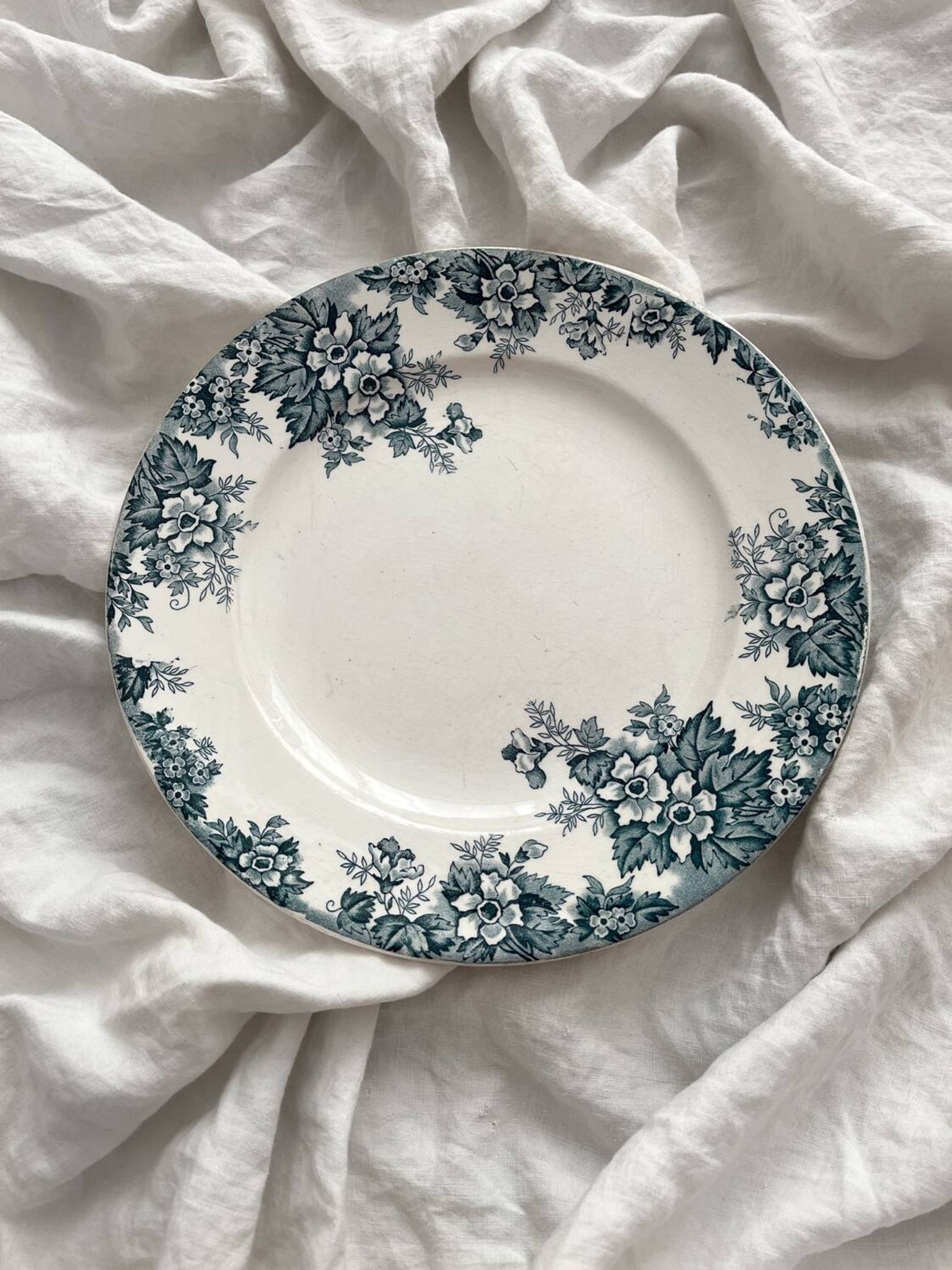 Round ironstone dish “Marie Louise” Saint Amand and Hamage