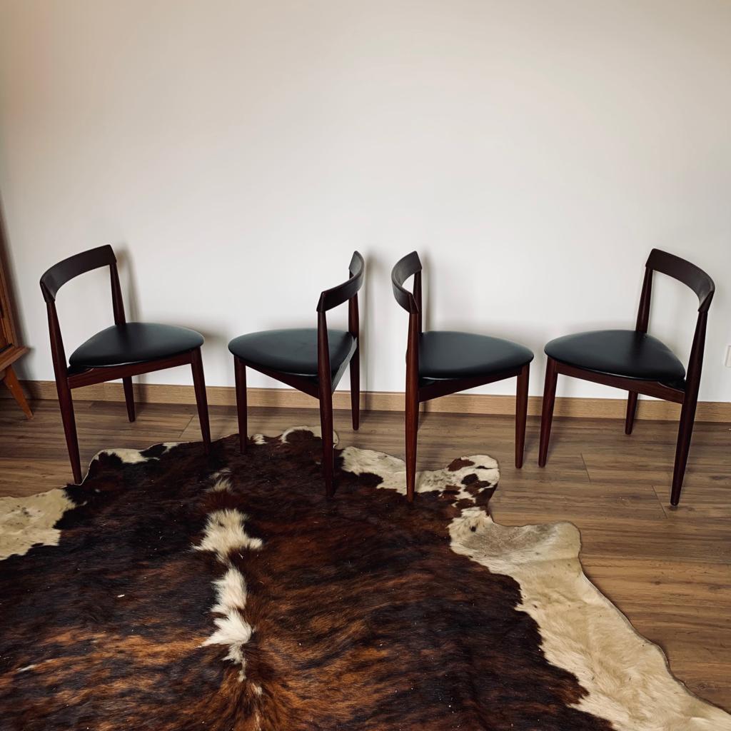 Ensemble de quatre chaises tripodes par Hans Olsen pour Frem Rojle