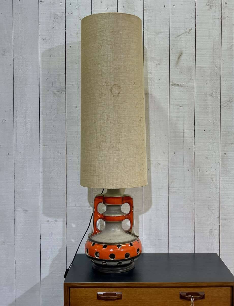 Lampe germany des années 70 avec son abat-jour d'époque