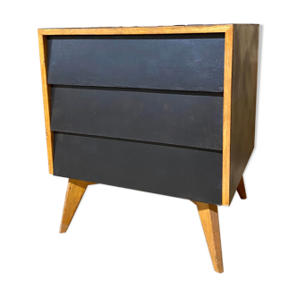 Commode aux tiroirs inclinés et pieds fuseles