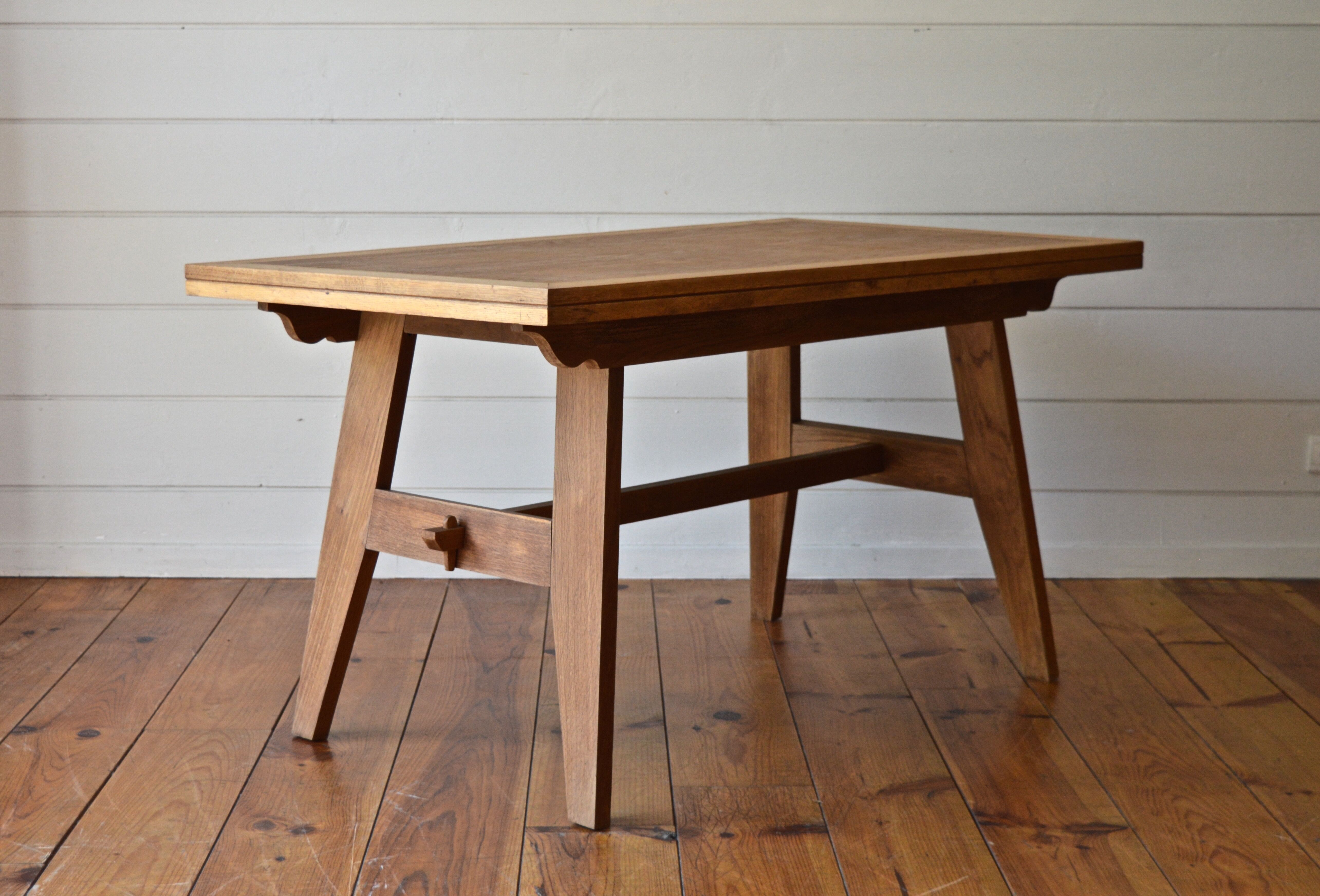 Table  'René Gabriel'