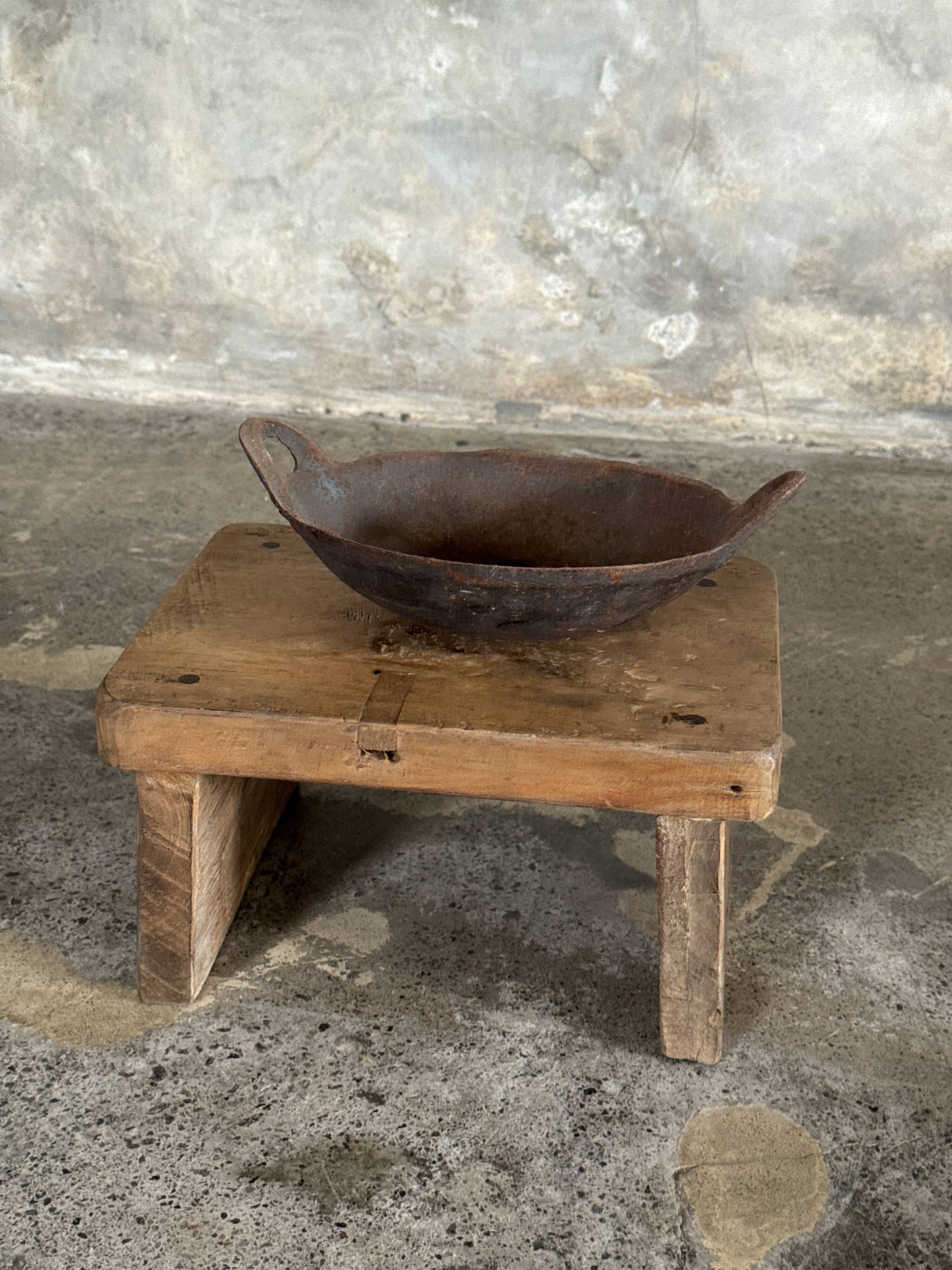 Small auxiliary stool in light upcycled teak (3276)