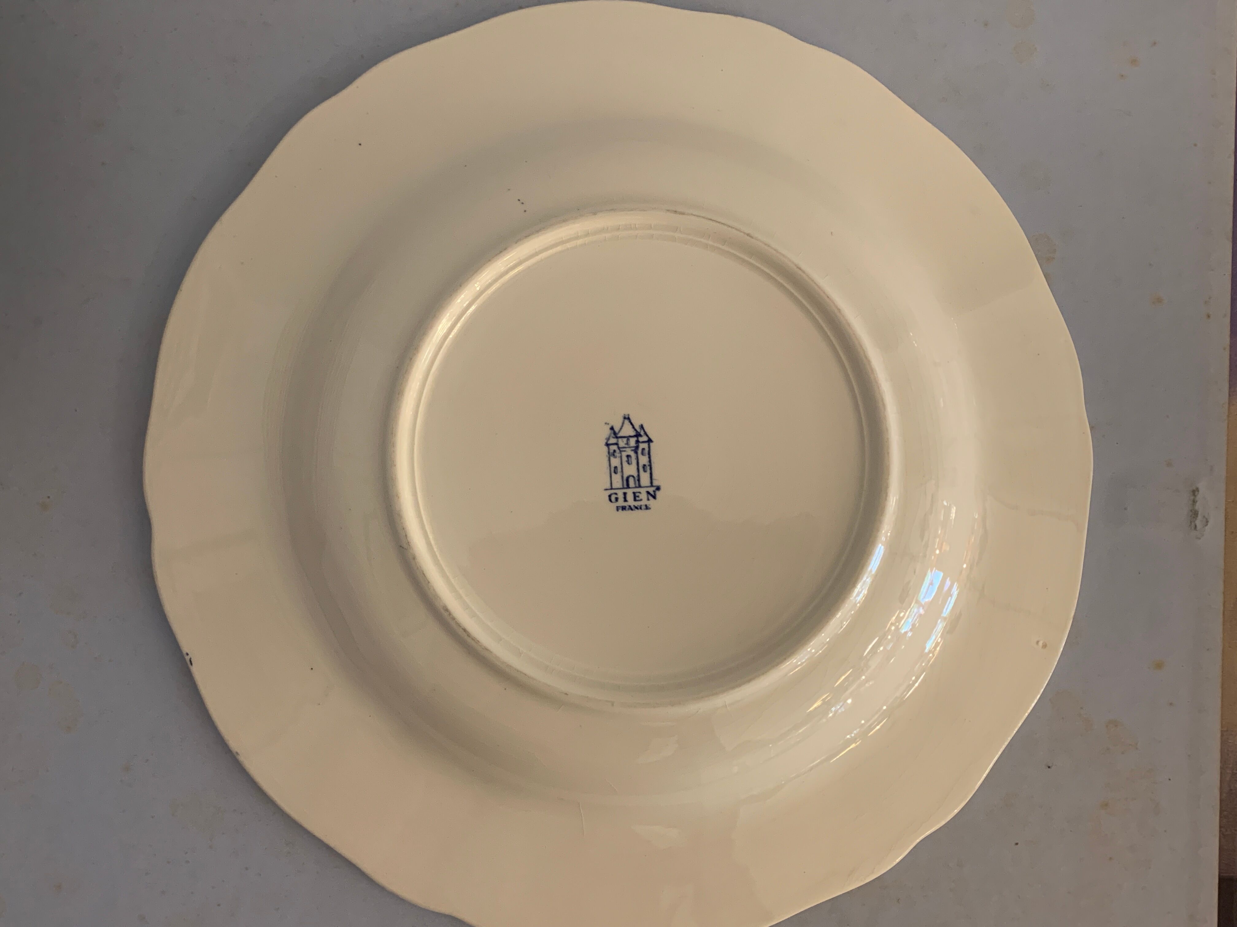 9 assiettes creuses en faïence bleue et blanche de Gien, 1960