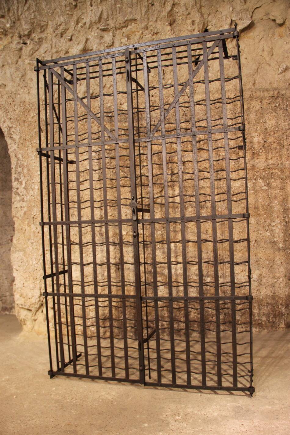 Rididex bottle rack cage 2 doors
