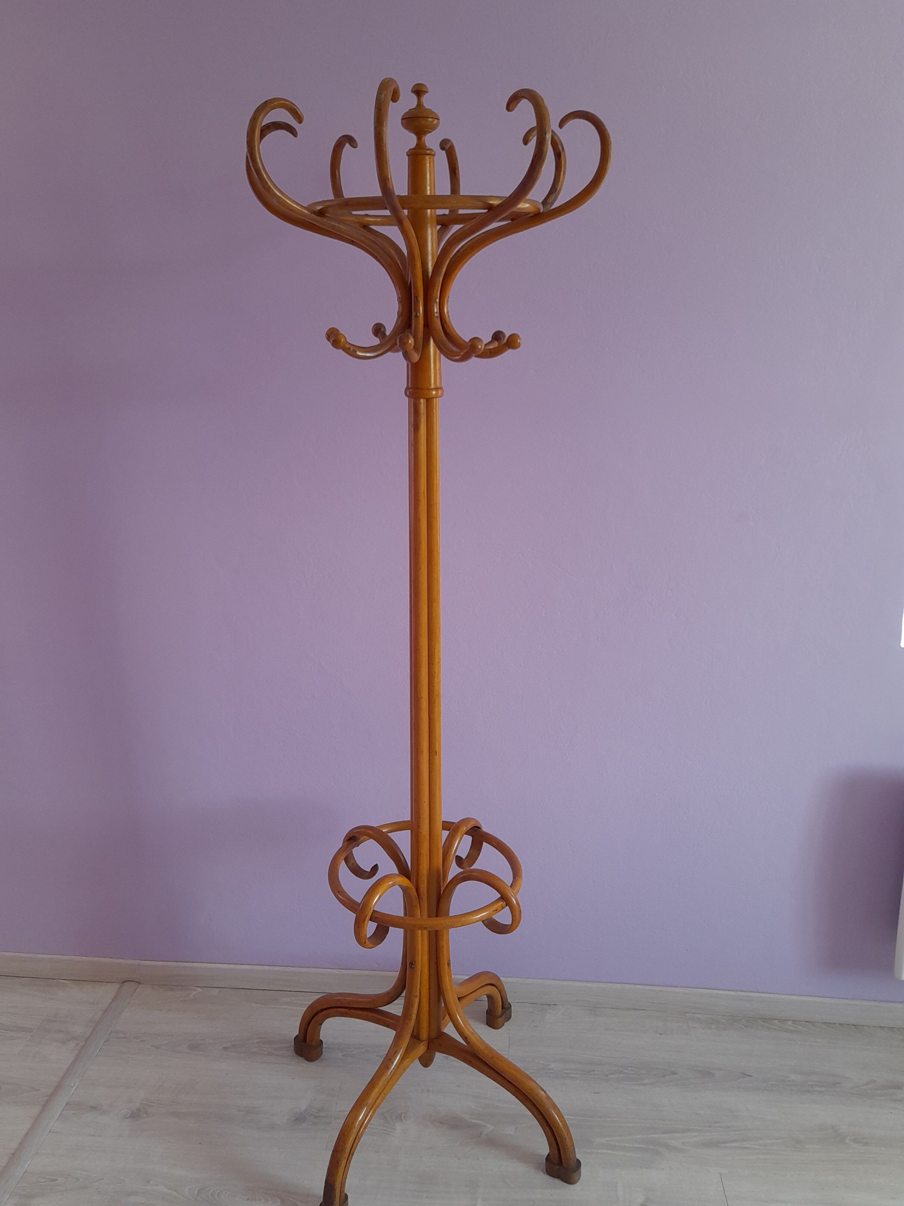 Coat rack called parrot