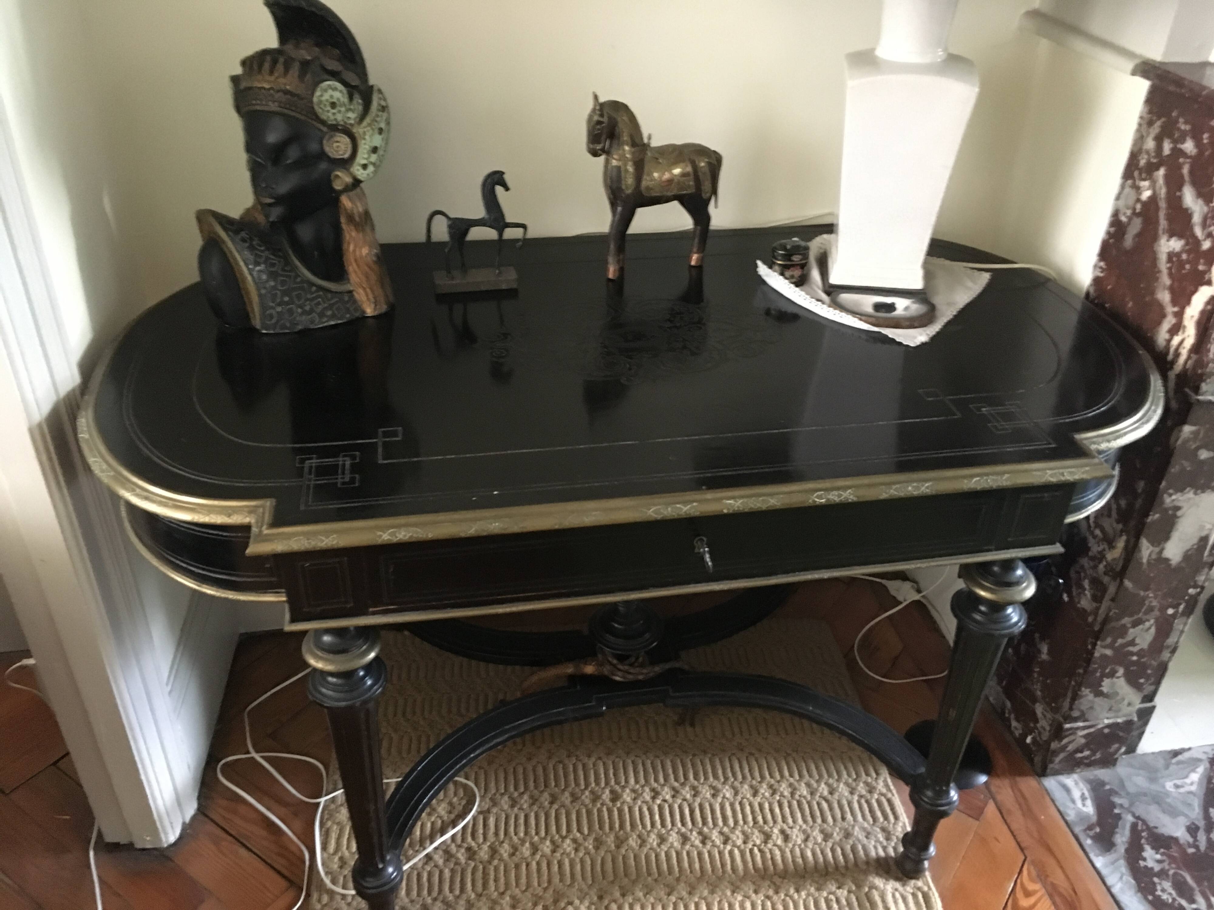 Napoleon III mahogany centre table