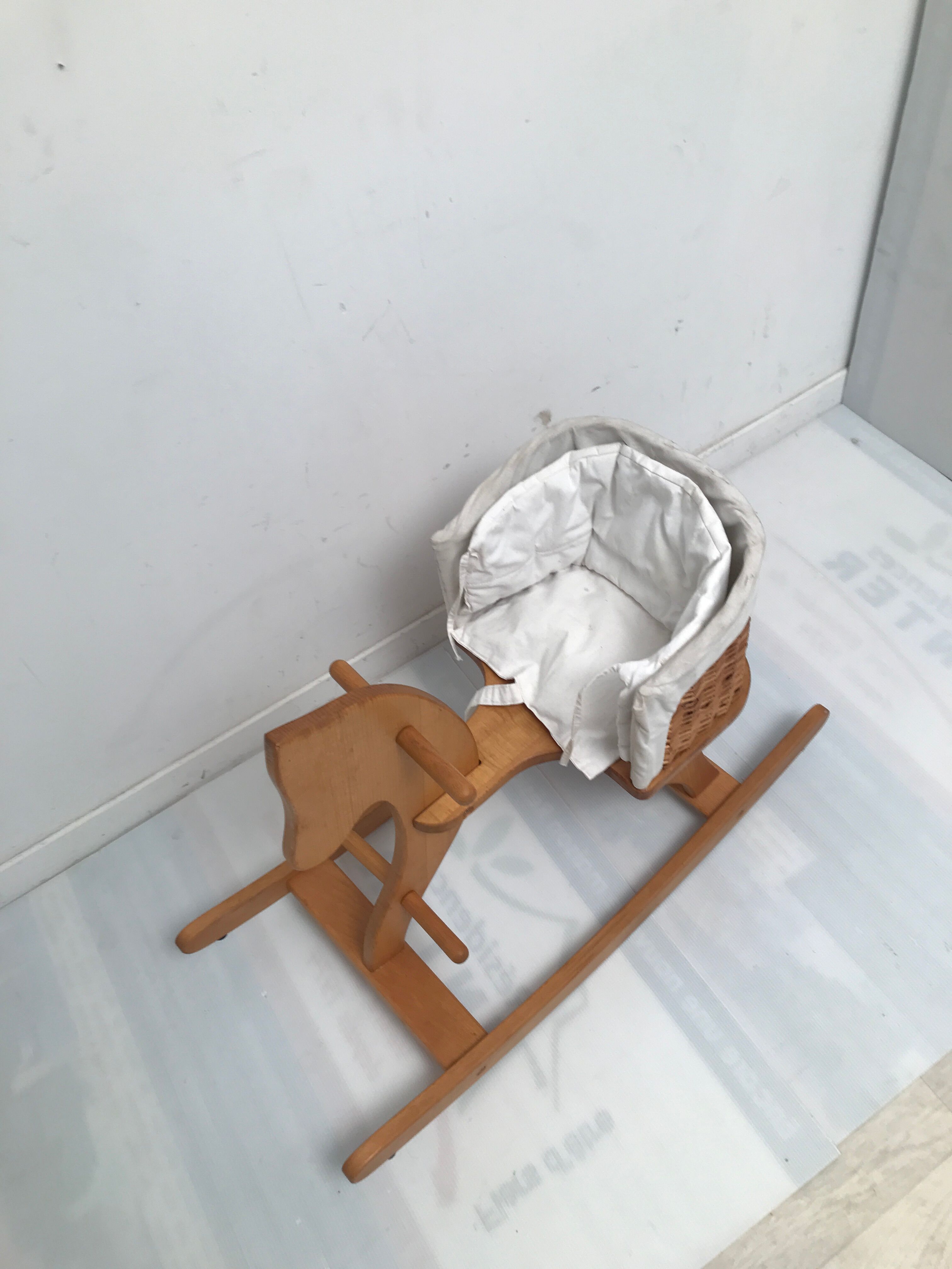 Rocking horse white wicker basket Moulin Roty