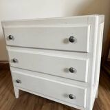 White chest of drawers