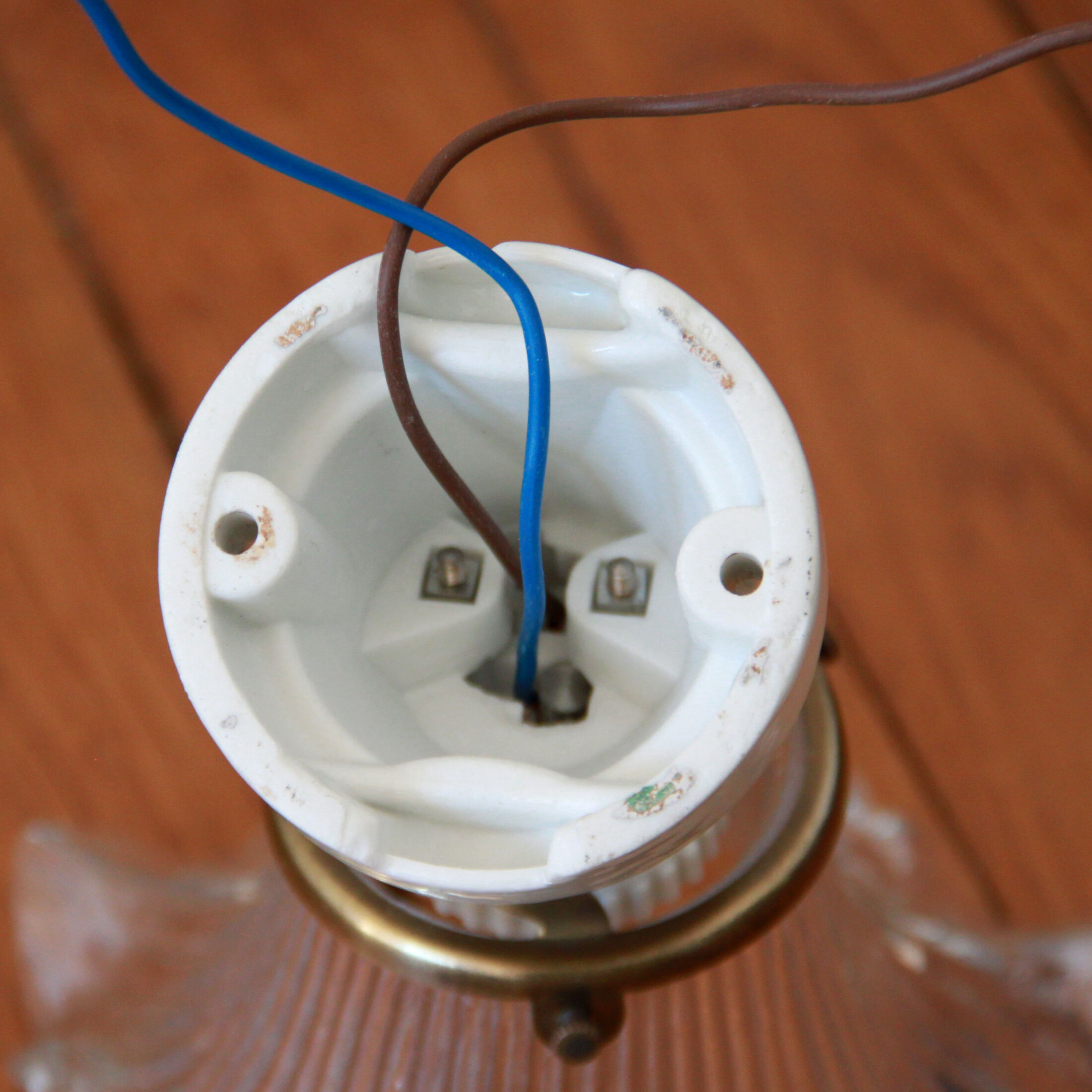 Ancienne applique en céramique et sa tulipe en verre vintage