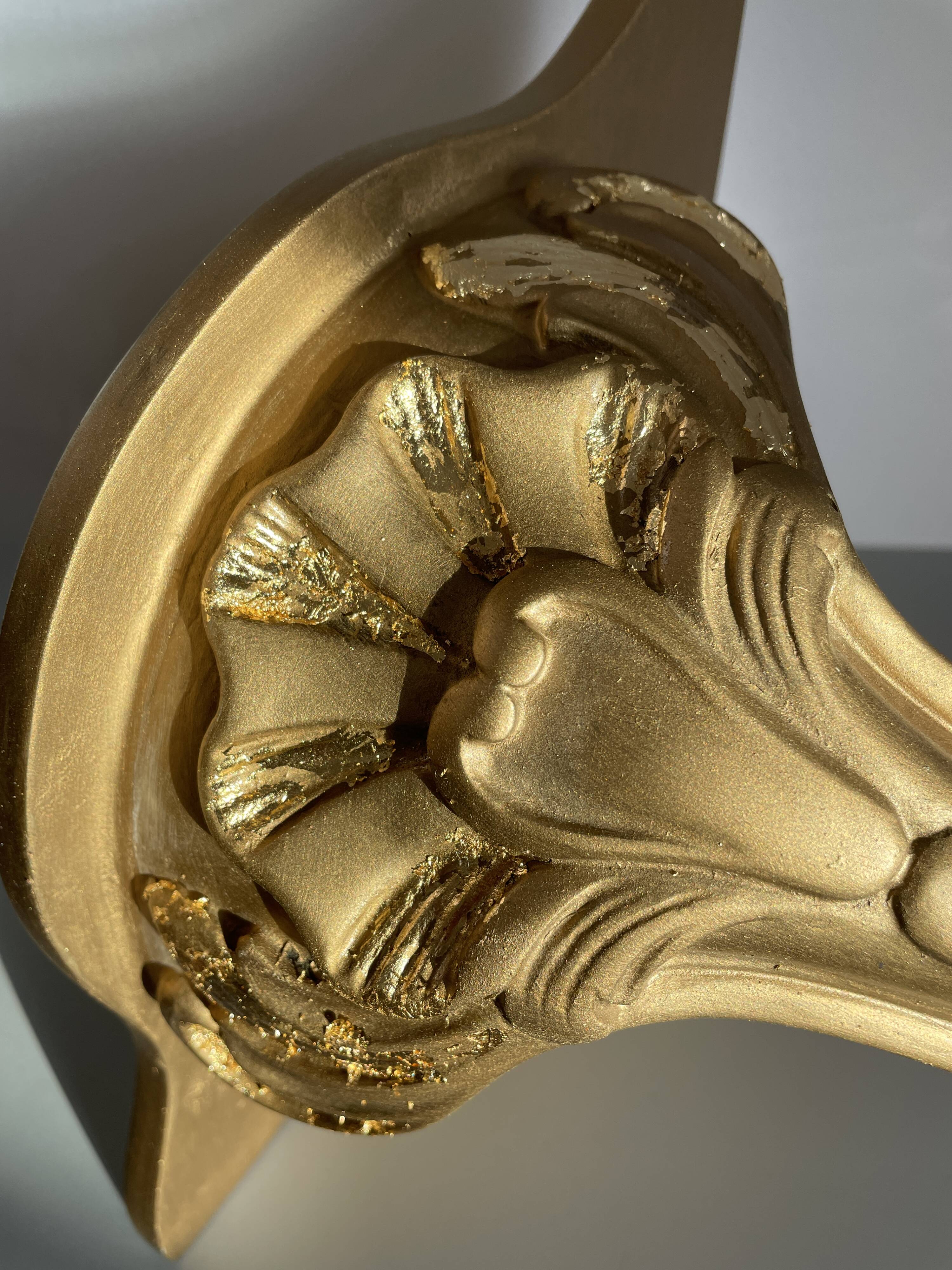 Old gold gilding corner cornice