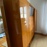Armoire en bois clair