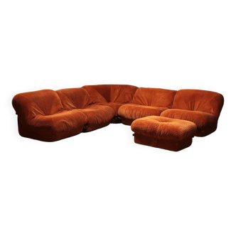 Canapé sectionnel Airborne avec pouf 'Patate' en tissu velours côtelé orange à larges côtes