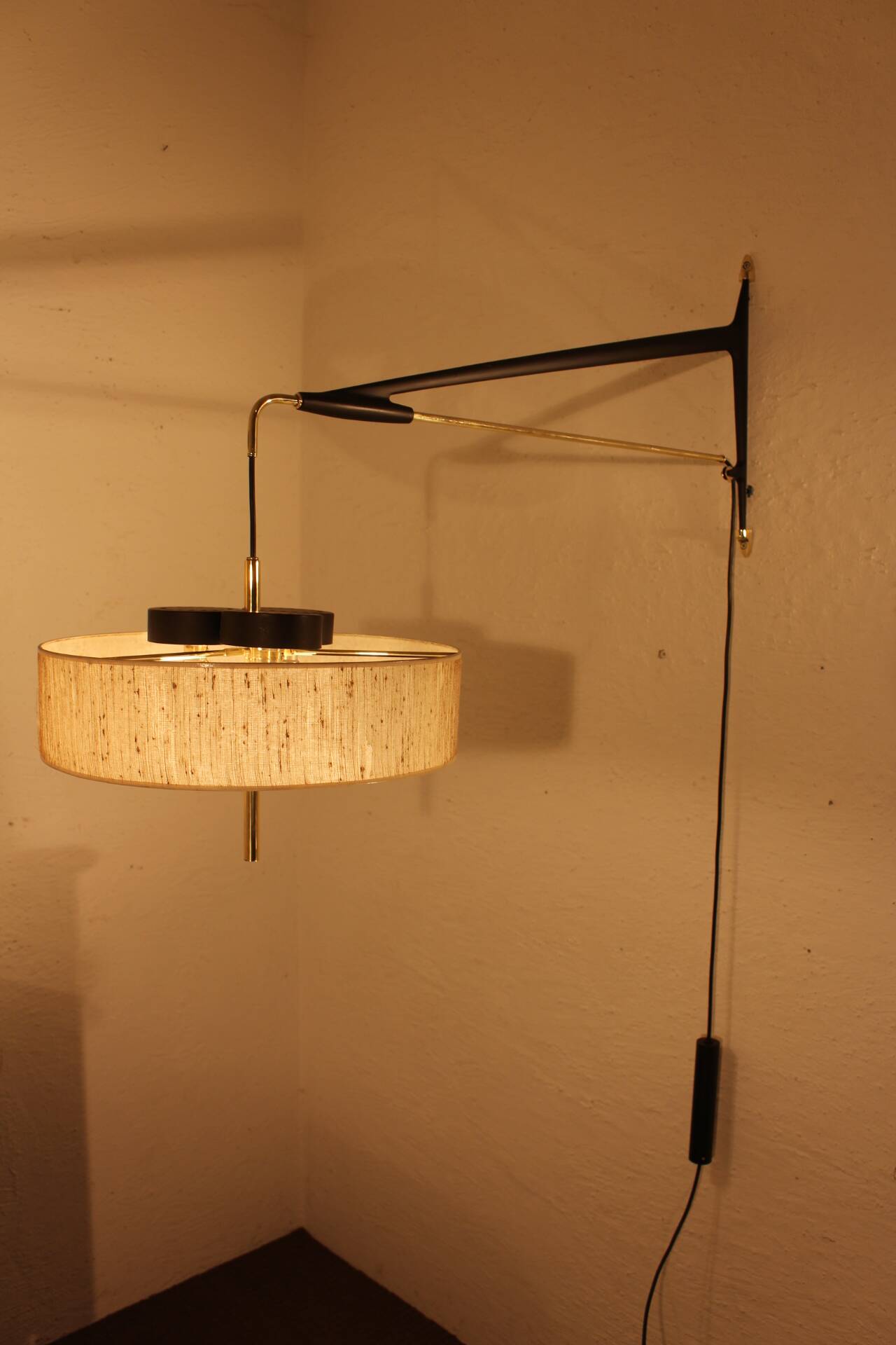 Arlus edition counterweight wall light