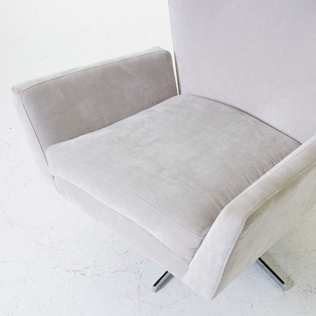 Eduardo Eichholtz swivel armchair