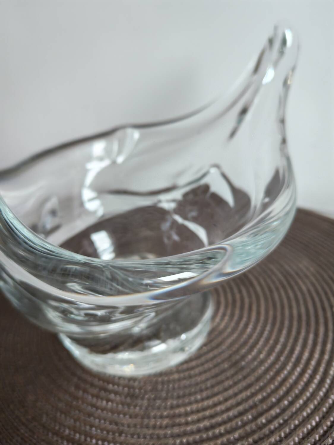 Swan-shaped crystal bowl