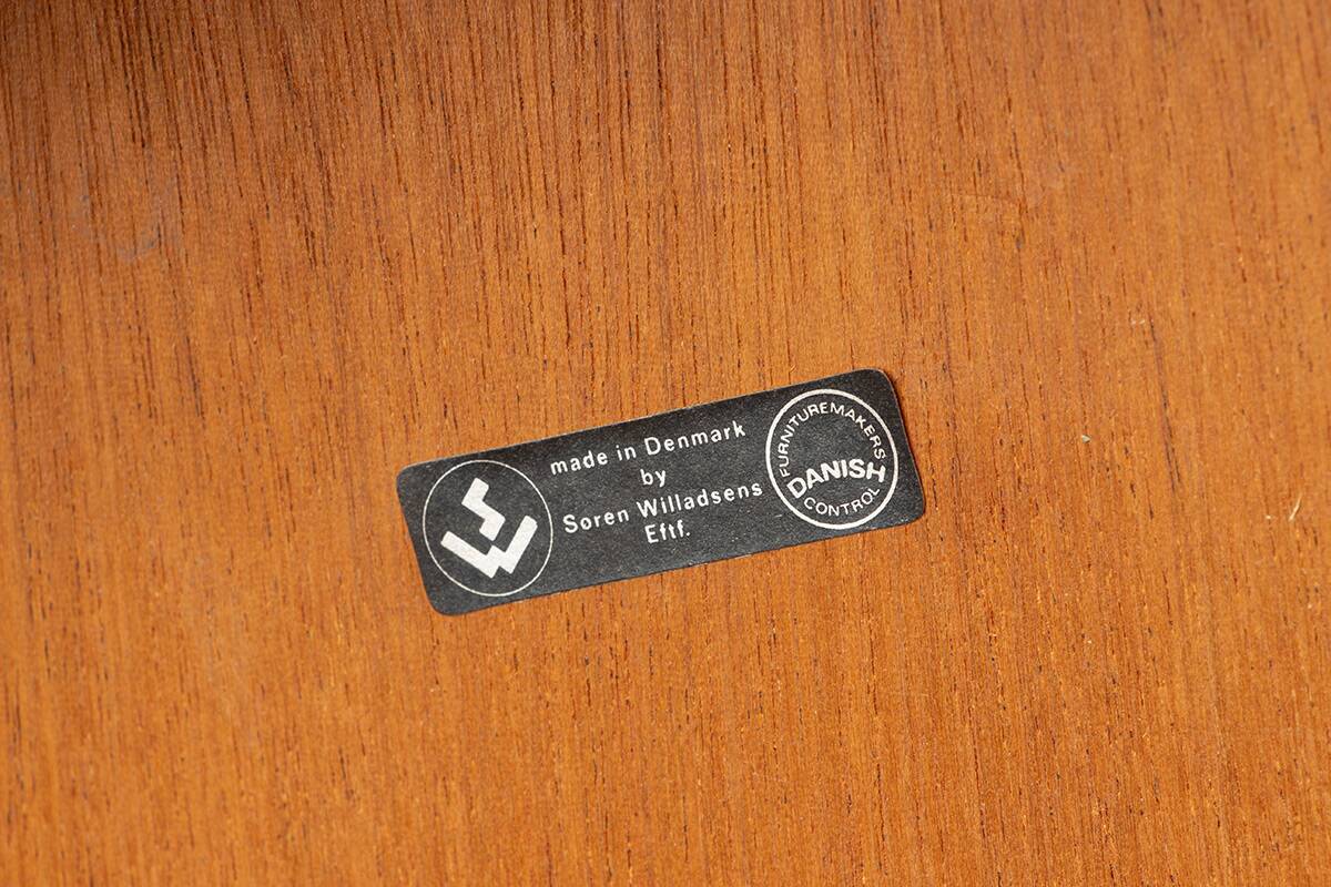Danish extendable dining table in rosewood by Kai Lyngfeldt Larsen.